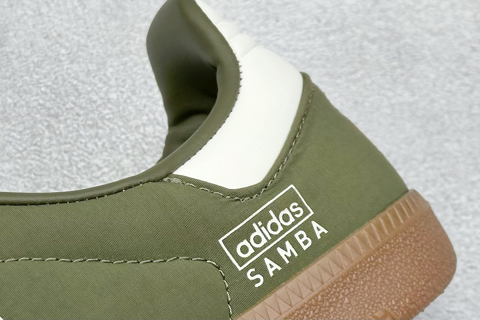 图片[9]-YH长青福利  AD Original Samba OG 复古经典轻便板鞋 带有装饰的超锁缝制和无缝的手感 柔软、柔软的皮革造型和标志性的3条纹完成了精致的外观 正规合身鞋带 鞋面上有绒面鞋垫 橡胶鞋底 享受正畸套筒软感 自50年代首次亮相以来就一直在赢得粉丝的青睐！ 货号：IE3440-选品中心