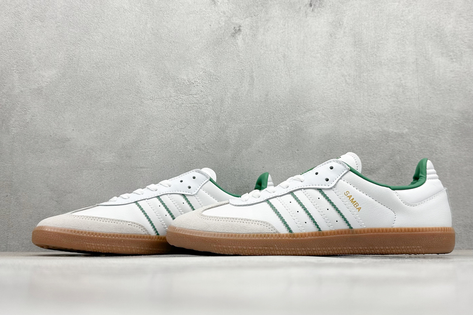 图片[5]-YH长青福利  AD Original Samba OG 复古经典轻便板鞋 带有装饰的超锁缝制和无缝的手感 柔软、柔软的皮革造型和标志性的3条纹完成了精致的外观 正规合身鞋带 鞋面上有绒面鞋垫 橡胶鞋底 享受正畸套筒软感 自50年代首次亮相以来就一直在赢得粉丝的青睐！ 货号：JI2044-选品中心