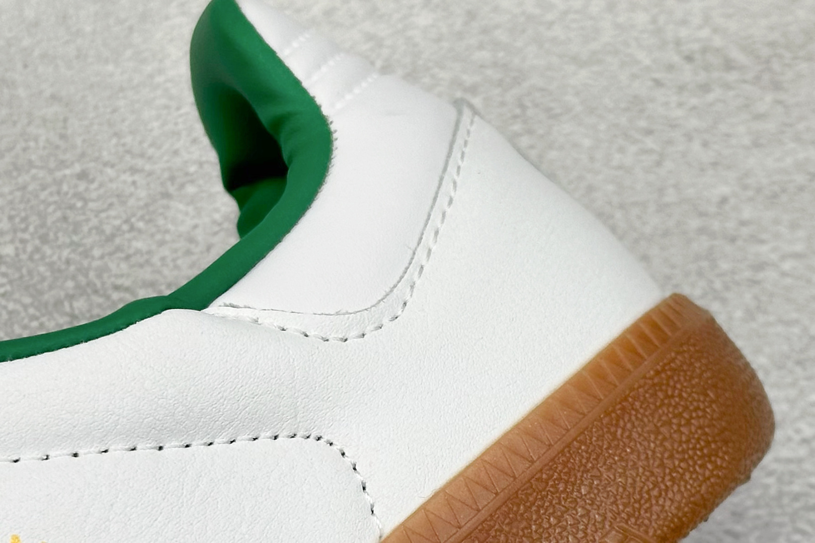 图片[9]-YH长青福利  AD Original Samba OG 复古经典轻便板鞋 带有装饰的超锁缝制和无缝的手感 柔软、柔软的皮革造型和标志性的3条纹完成了精致的外观 正规合身鞋带 鞋面上有绒面鞋垫 橡胶鞋底 享受正畸套筒软感 自50年代首次亮相以来就一直在赢得粉丝的青睐！ 货号：JI2044-选品中心