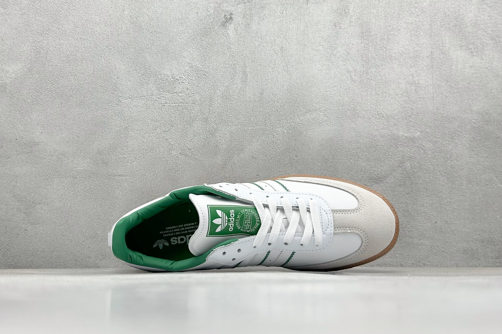 图片[3]-YH长青福利  AD Original Samba OG 复古经典轻便板鞋 带有装饰的超锁缝制和无缝的手感 柔软、柔软的皮革造型和标志性的3条纹完成了精致的外观 正规合身鞋带 鞋面上有绒面鞋垫 橡胶鞋底 享受正畸套筒软感 自50年代首次亮相以来就一直在赢得粉丝的青睐！ 货号：JI2044-选品中心