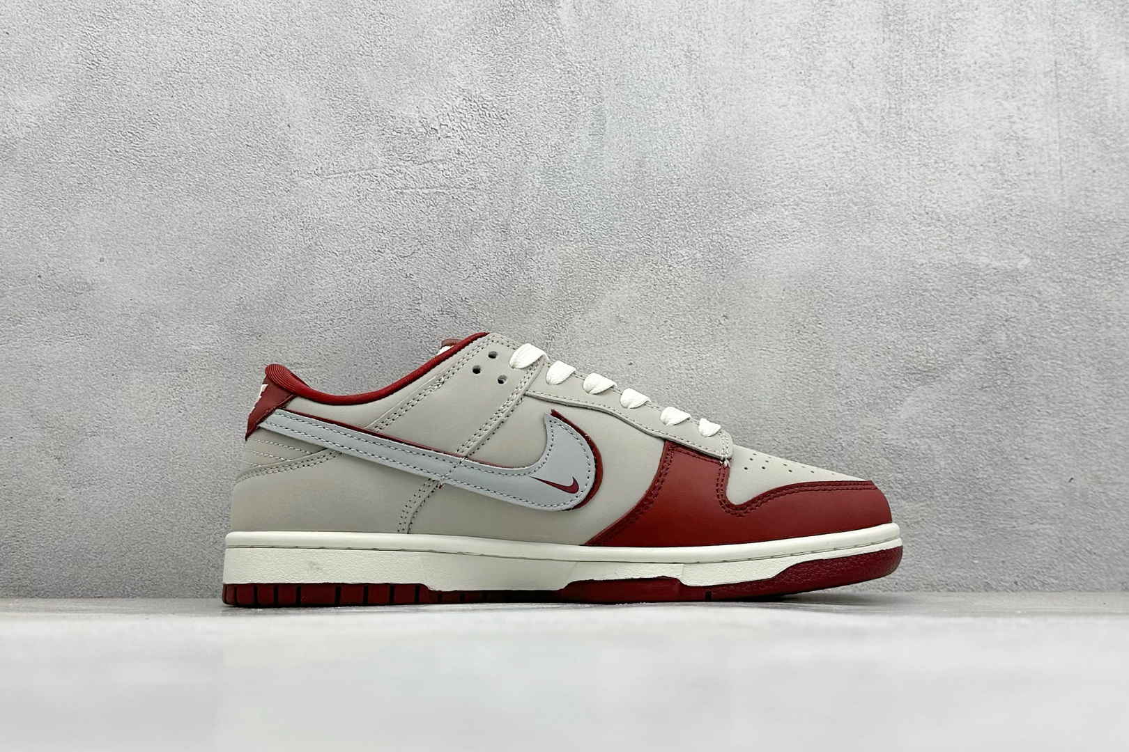 SC版Nike SB Dunk Low 古驰联名 雾灰殷红 周年高端定制 低帮休闲板鞋 XY2026-157