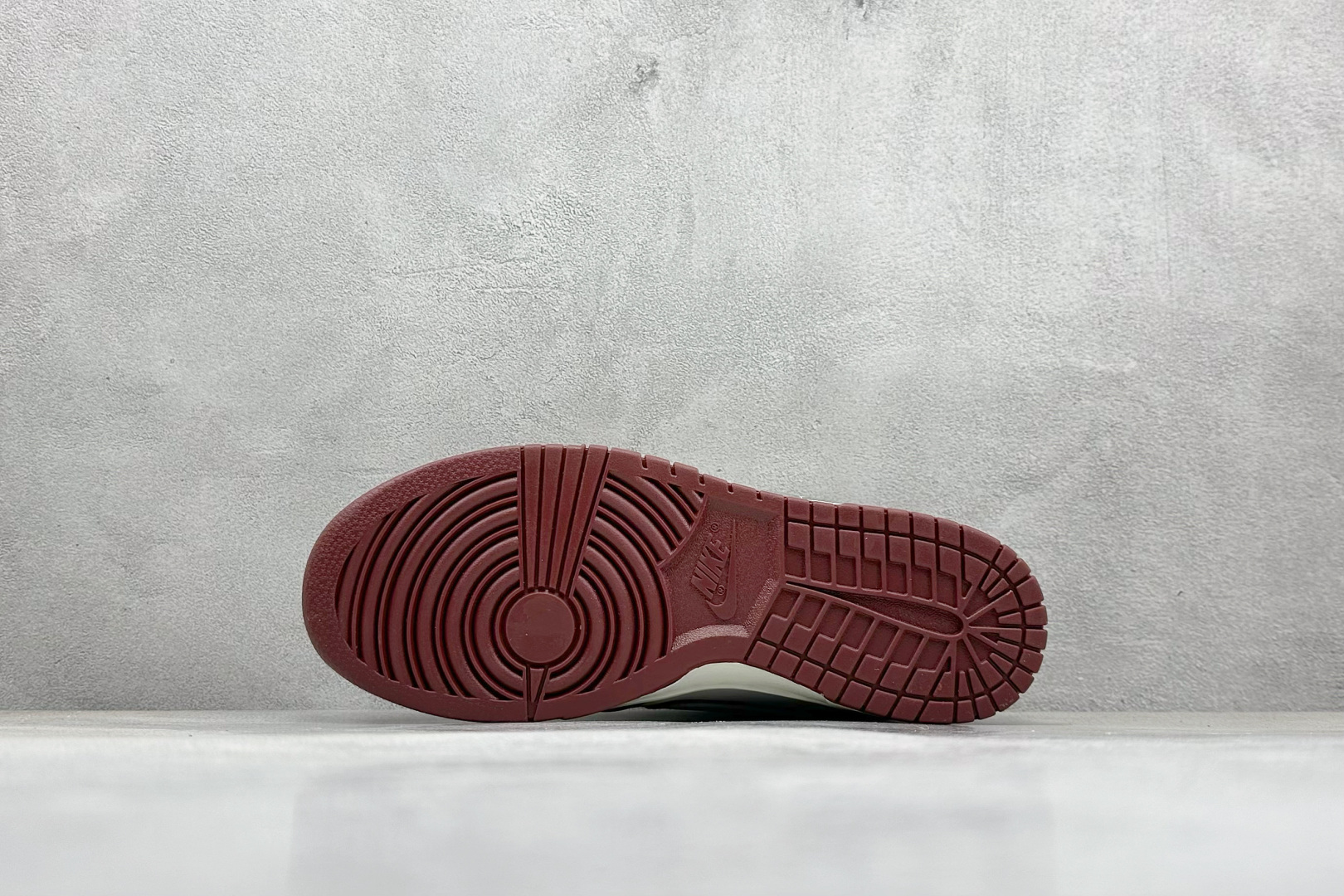 SC版Nike SB Dunk Low 古驰联名 雾灰殷红 周年高端定制 低帮休闲板鞋 XY2026-157