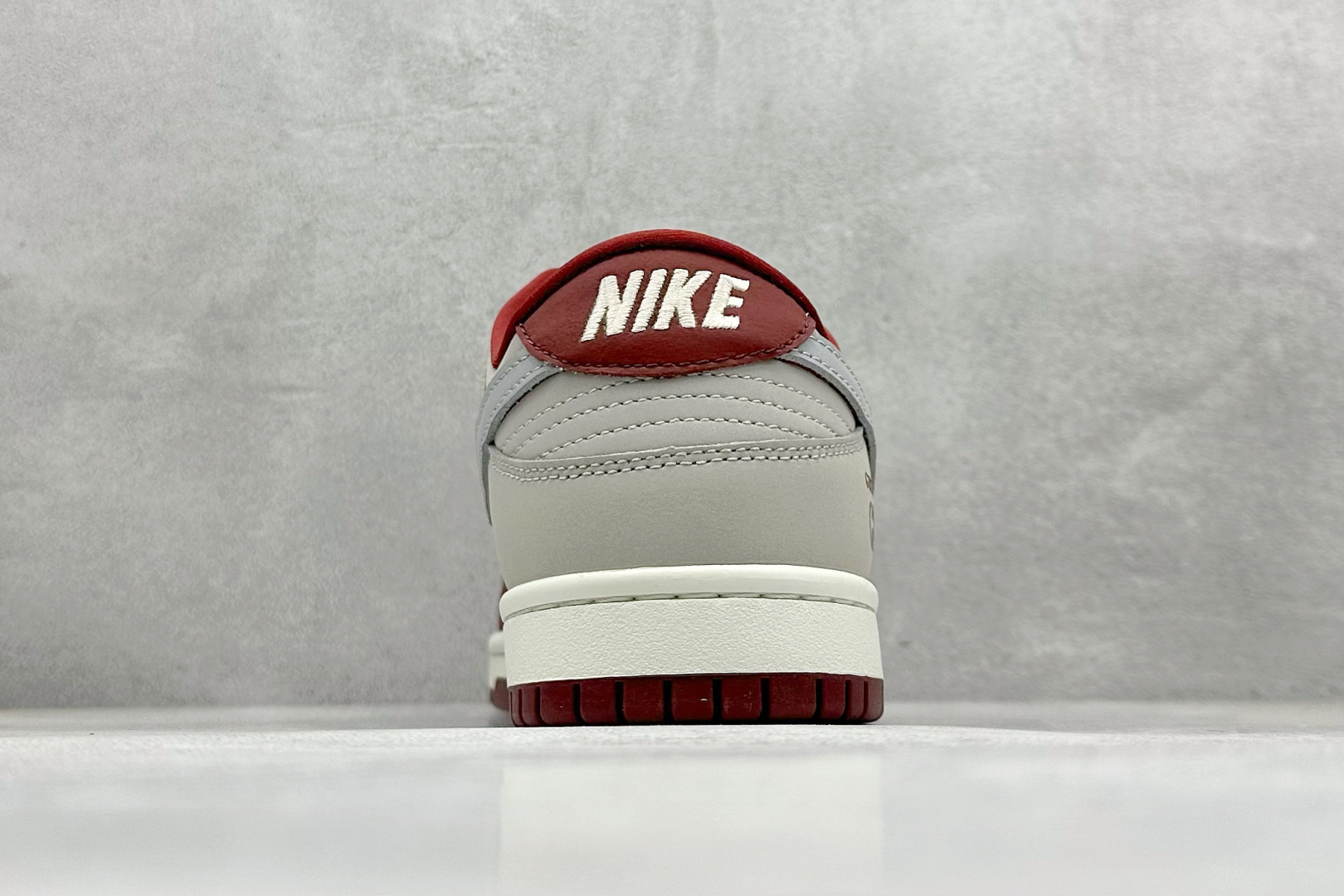 SC版Nike SB Dunk Low 古驰联名 雾灰殷红 周年高端定制 低帮休闲板鞋 XY2026-157