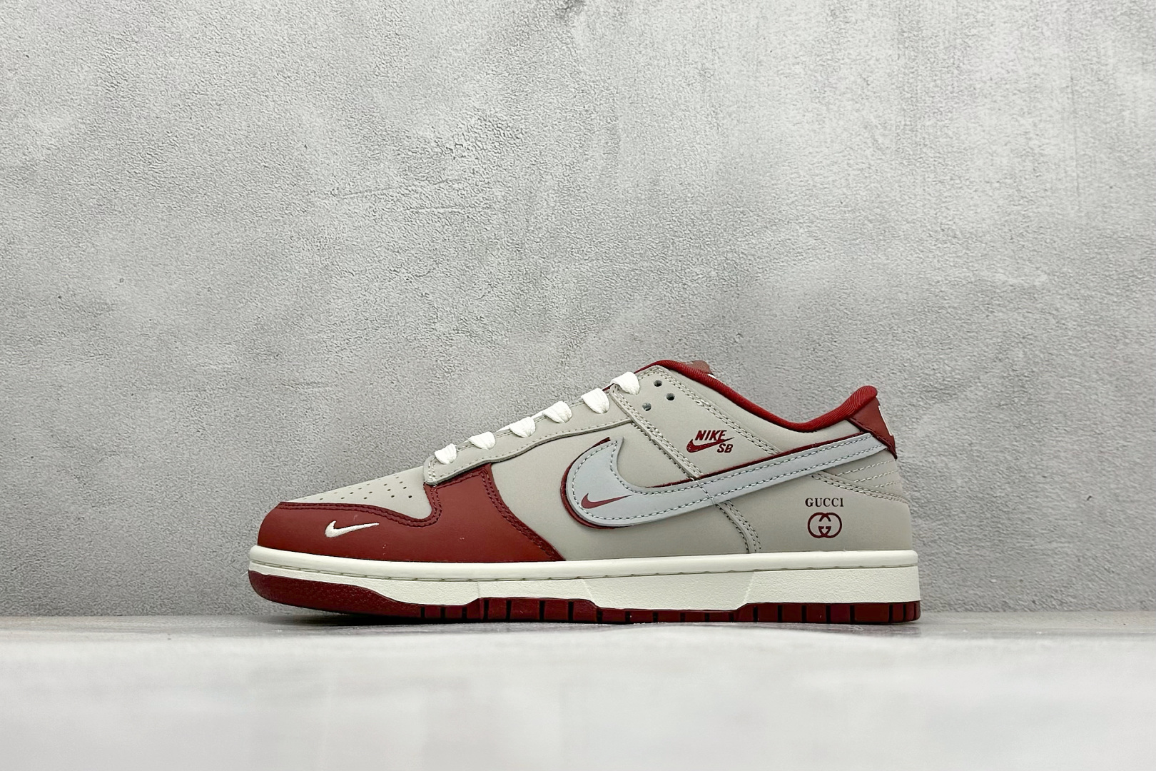 SC版Nike SB Dunk Low 古驰联名 雾灰殷红 周年高端定制 低帮休闲板鞋 XY2026-157