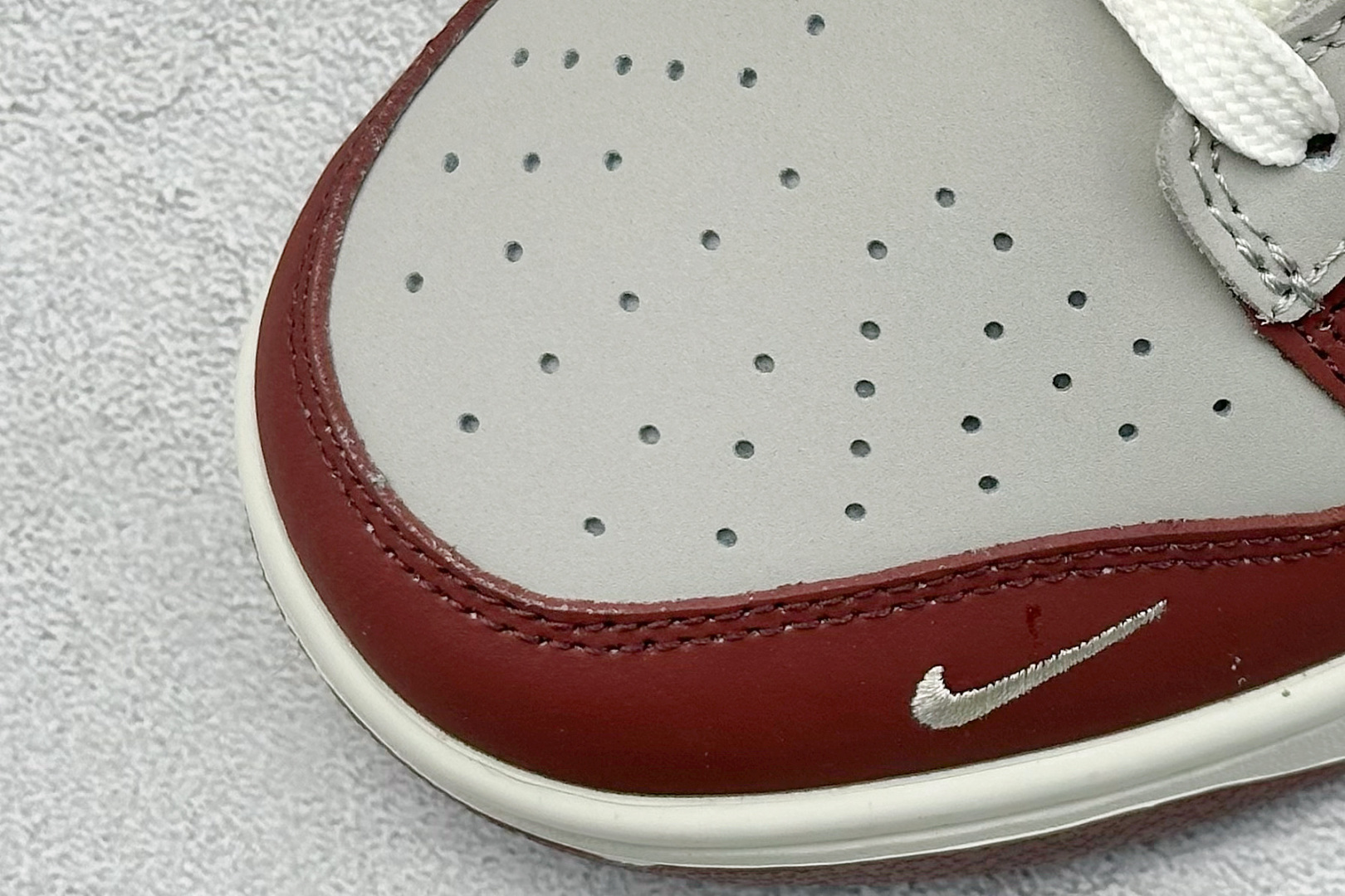 SC版Nike SB Dunk Low 古驰联名 雾灰殷红 周年高端定制 低帮休闲板鞋 XY2026-157