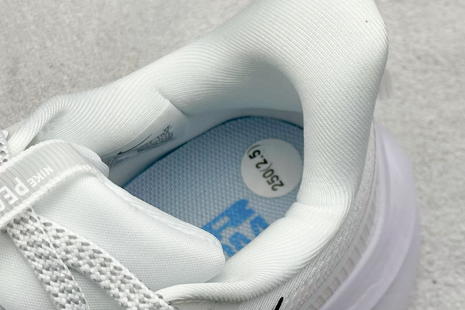 图片[8]-Nike Air Zoom Pegasus Premium 耐克网面全掌气垫缓震跑鞋  #全掌可见的Air Zoom首次在Pegasus系列中出现，模仿了Vaporfly的碳板曲线，增强了跑步时的流畅过渡。  货号：HQ2592-102 尺码：36-45-选品中心