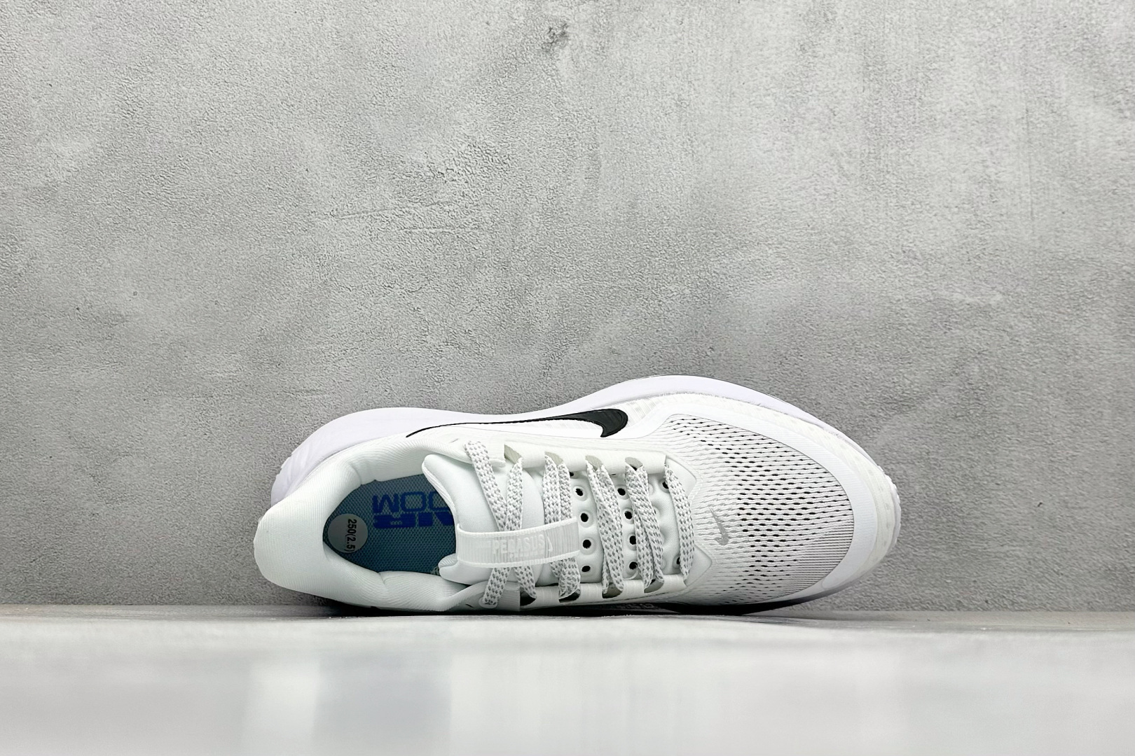 图片[3]-Nike Air Zoom Pegasus Premium 耐克网面全掌气垫缓震跑鞋  #全掌可见的Air Zoom首次在Pegasus系列中出现，模仿了Vaporfly的碳板曲线，增强了跑步时的流畅过渡。  货号：HQ2592-102 尺码：36-45-选品中心