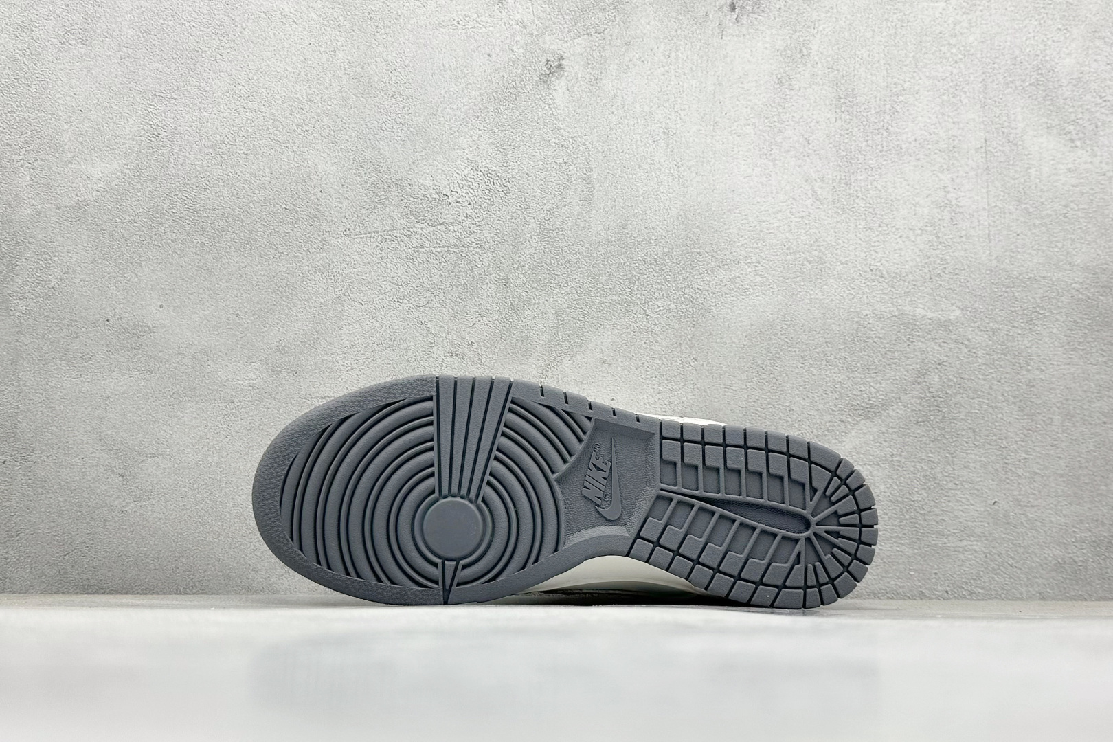 图片[4]-福利特价  Nk SB Dunk Low 猿人头联名 周年高端定制 低帮休闲板鞋  #定制鞋盒 大厂纯原品质出货 超高清洁度 皮料切割干净无任何毛边 细节完美 货号：DQ1098-351  尺码：36 36.5 37.5 38 38.5 39 40 40.5 41 42 42.5 43 44 44.5 45-选品中心