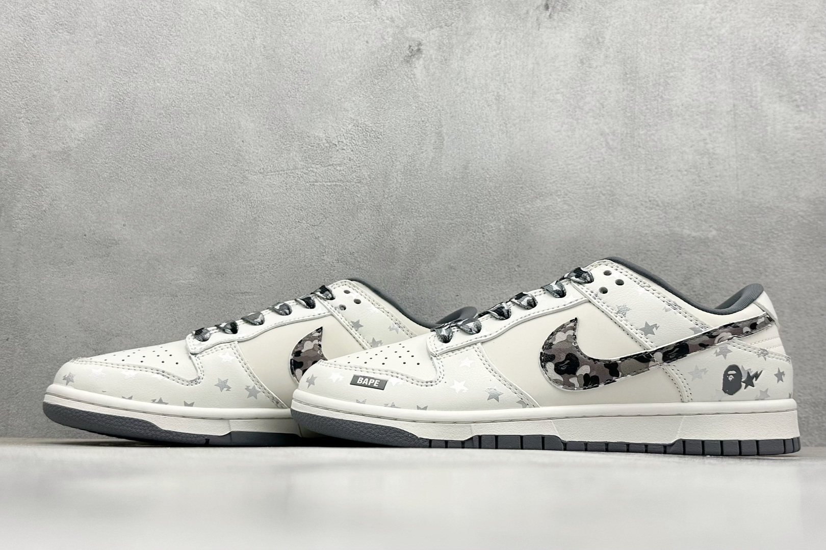 图片[5]-福利特价  Nk SB Dunk Low 猿人头联名 周年高端定制 低帮休闲板鞋  #定制鞋盒 大厂纯原品质出货 超高清洁度 皮料切割干净无任何毛边 细节完美 货号：DQ1098-351  尺码：36 36.5 37.5 38 38.5 39 40 40.5 41 42 42.5 43 44 44.5 45-选品中心