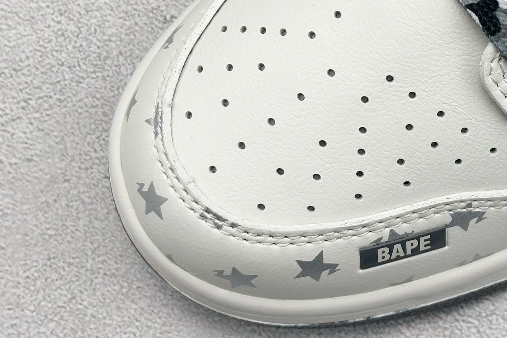 图片[7]-福利特价  Nk SB Dunk Low 猿人头联名 周年高端定制 低帮休闲板鞋  #定制鞋盒 大厂纯原品质出货 超高清洁度 皮料切割干净无任何毛边 细节完美 货号：DQ1098-351  尺码：36 36.5 37.5 38 38.5 39 40 40.5 41 42 42.5 43 44 44.5 45-选品中心