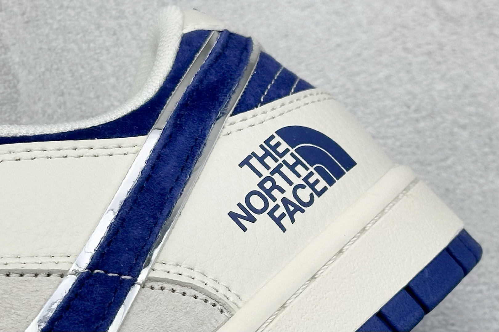 图片[9]-福利特价  Nk SB Dunk Low 北面联名 周年高端定制 低帮休闲板鞋  #定制鞋盒 大厂纯原品质出货 超高清洁度 皮料切割干净无任何毛边 细节完美 货号：DQ1098-512  尺码：36 36.5 37.5 38 38.5 39 40 40.5 41 42 42.5 43 44 44.5 45-选品中心