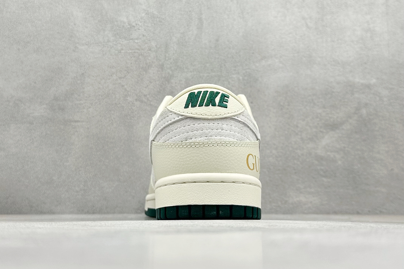 图片[6]-福利特价  Nk SB Dunk Low GUCCI联名 周年高端定制 低帮休闲板鞋  #定制鞋盒 大厂纯原品质出货 超高清洁度 皮料切割干净无任何毛边 细节完美 货号：DQ1098-390  尺码：36 36.5 37.5 38 38.5 39 40 40.5 41 42 42.5 43 44 44.5 45-选品中心