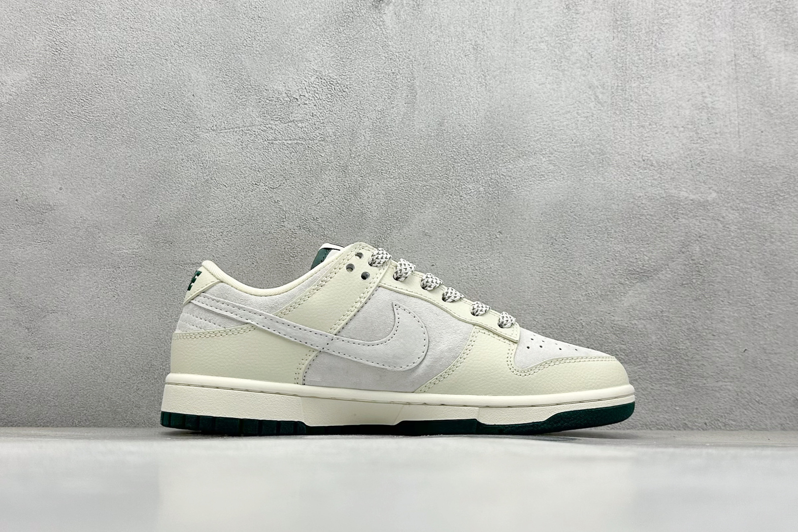 图片[2]-福利特价  Nk SB Dunk Low GUCCI联名 周年高端定制 低帮休闲板鞋  #定制鞋盒 大厂纯原品质出货 超高清洁度 皮料切割干净无任何毛边 细节完美 货号：DQ1098-390  尺码：36 36.5 37.5 38 38.5 39 40 40.5 41 42 42.5 43 44 44.5 45-选品中心