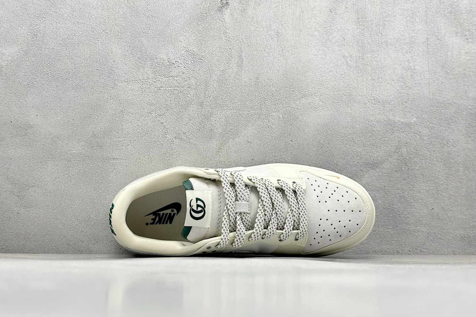 图片[3]-福利特价  Nk SB Dunk Low GUCCI联名 周年高端定制 低帮休闲板鞋  #定制鞋盒 大厂纯原品质出货 超高清洁度 皮料切割干净无任何毛边 细节完美 货号：DQ1098-390  尺码：36 36.5 37.5 38 38.5 39 40 40.5 41 42 42.5 43 44 44.5 45-选品中心