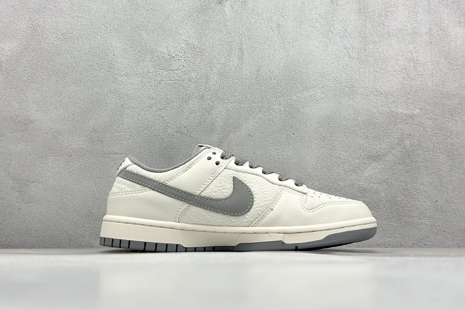 图片[2]-福利特价  Nk SB Dunk Low GUCCI联名 周年高端定制 低帮休闲板鞋  #定制鞋盒 大厂纯原品质出货 超高清洁度 皮料切割干净无任何毛边 细节完美 货号：DQ1098-383  尺码：36 36.5 37.5 38 38.5 39 40 40.5 41 42 42.5 43 44 44.5 45-选品中心