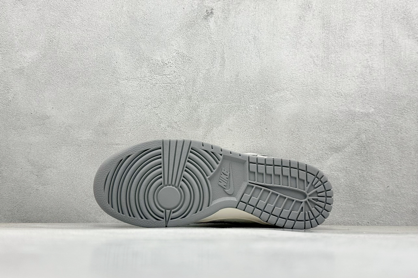 图片[4]-福利特价  Nk SB Dunk Low GUCCI联名 周年高端定制 低帮休闲板鞋  #定制鞋盒 大厂纯原品质出货 超高清洁度 皮料切割干净无任何毛边 细节完美 货号：DQ1098-383  尺码：36 36.5 37.5 38 38.5 39 40 40.5 41 42 42.5 43 44 44.5 45-选品中心