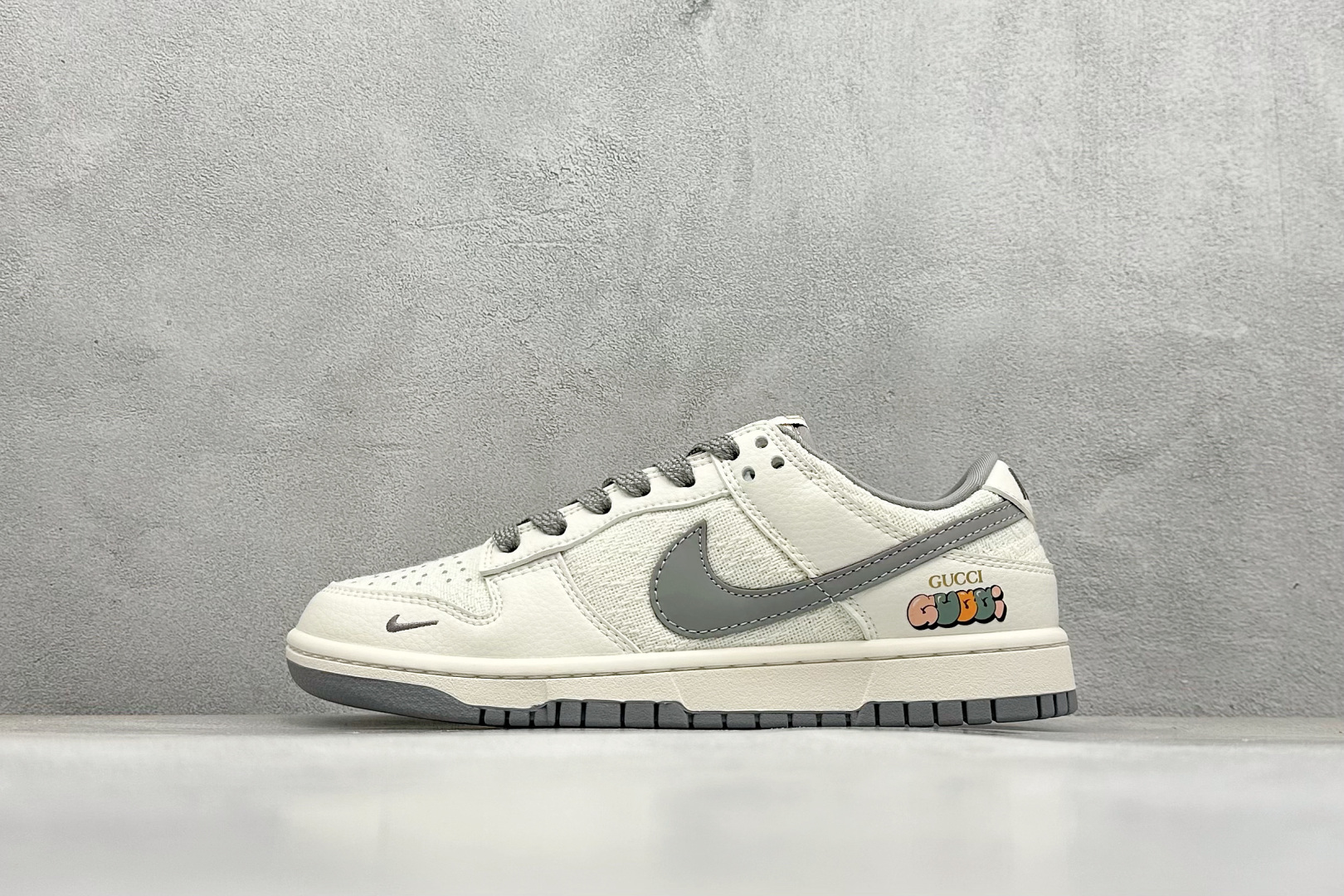 福利特价 Nk SB Dunk Low GUCCI联名 周年高端定制 低帮休闲板鞋 #定制鞋盒 大厂纯原品质出货 超高清洁度 皮料切割干净无任何毛边 细节完美 货号:DQ1098-383 尺码:36 36.5 37.5 38 38.5 39 40 40.5 41 42 42.5 43 44 44.5 45-选品中心