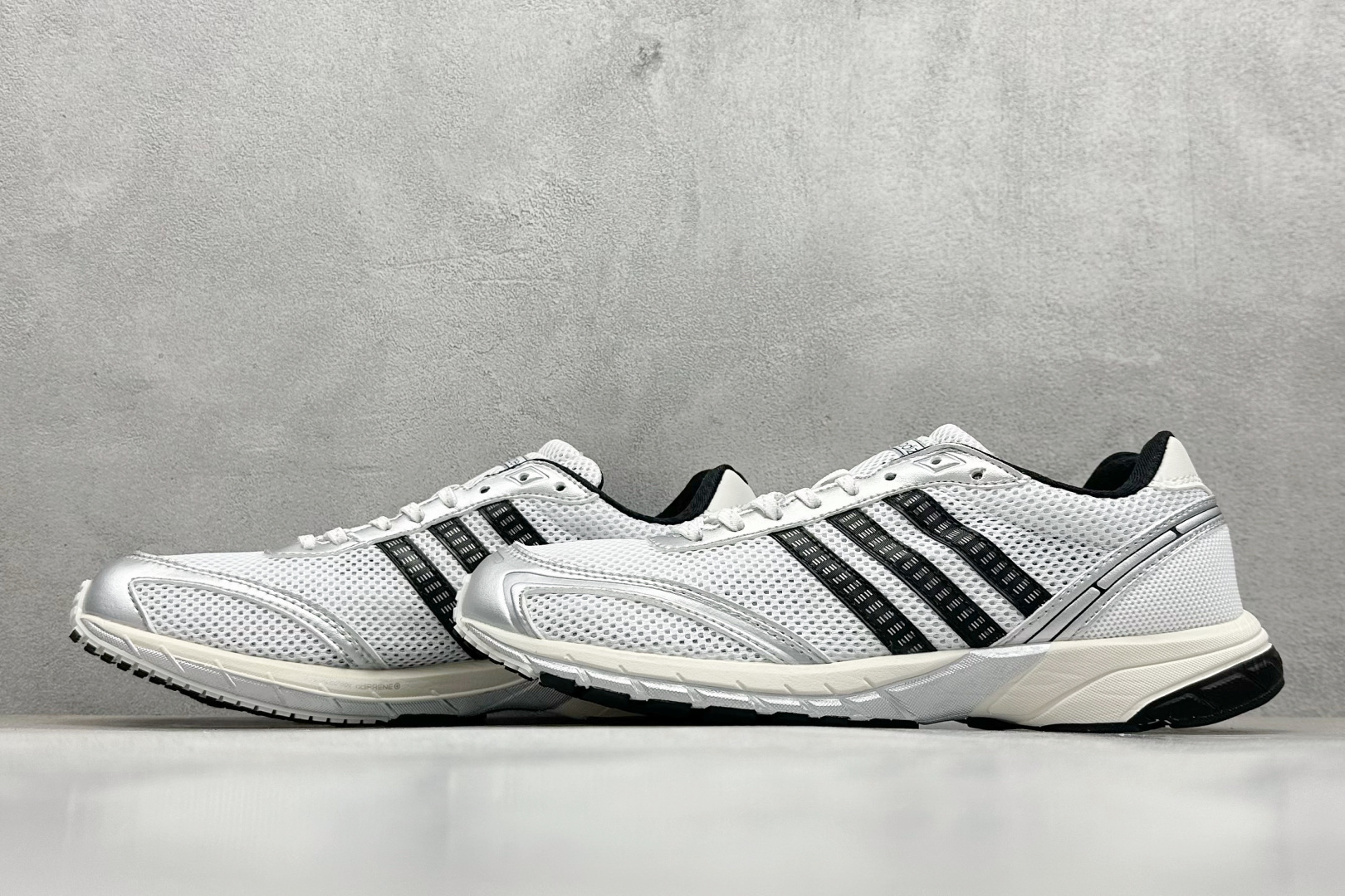 图片[5]-福利特价  AD Originals SL 72 x BAD BUNNY ADIZERO 阿迪休闲防滑耐磨低帮板鞋 经典低帮设计和橡胶外底，采用舒爽尼龙鞋面，绒面革饰面和皮革细节 搭载着 Ecotex 鞋舌，更添质感，EVA 中底设计助你舒适出行 货号：JI2686 尺码：36 36.5 37 38 38.5 39 40 40.5 41 42 42.5 43 44 44.5 45-选品中心