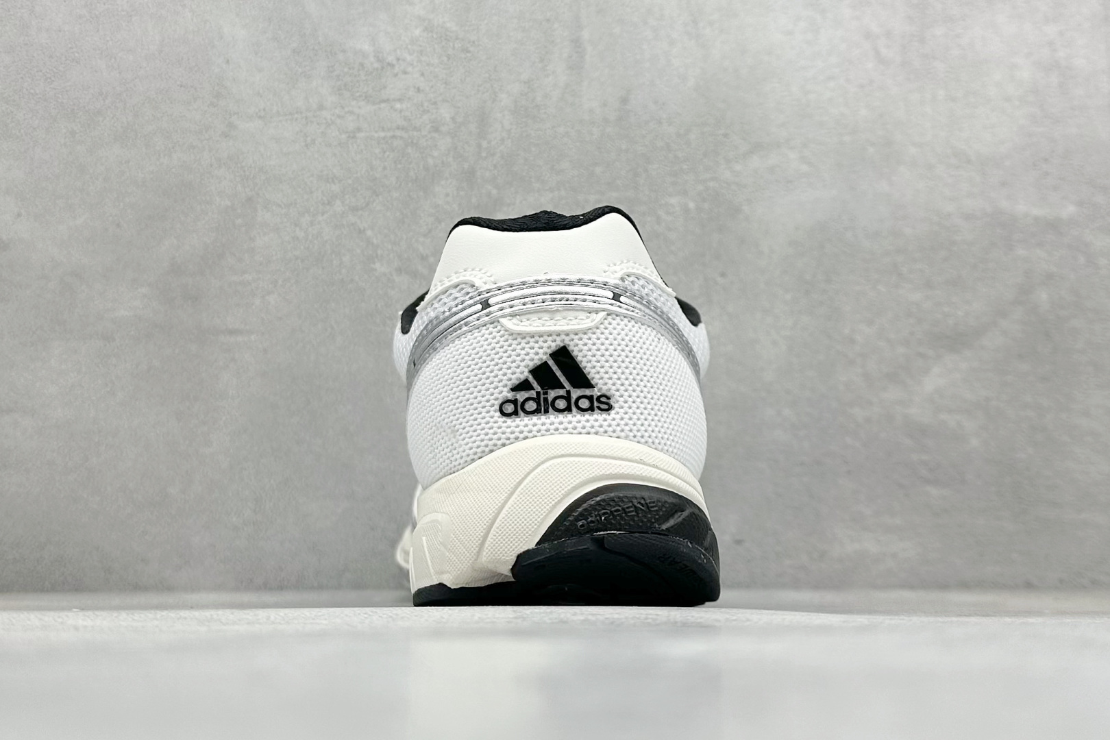 图片[6]-福利特价  AD Originals SL 72 x BAD BUNNY ADIZERO 阿迪休闲防滑耐磨低帮板鞋 经典低帮设计和橡胶外底，采用舒爽尼龙鞋面，绒面革饰面和皮革细节 搭载着 Ecotex 鞋舌，更添质感，EVA 中底设计助你舒适出行 货号：JI2686 尺码：36 36.5 37 38 38.5 39 40 40.5 41 42 42.5 43 44 44.5 45-选品中心