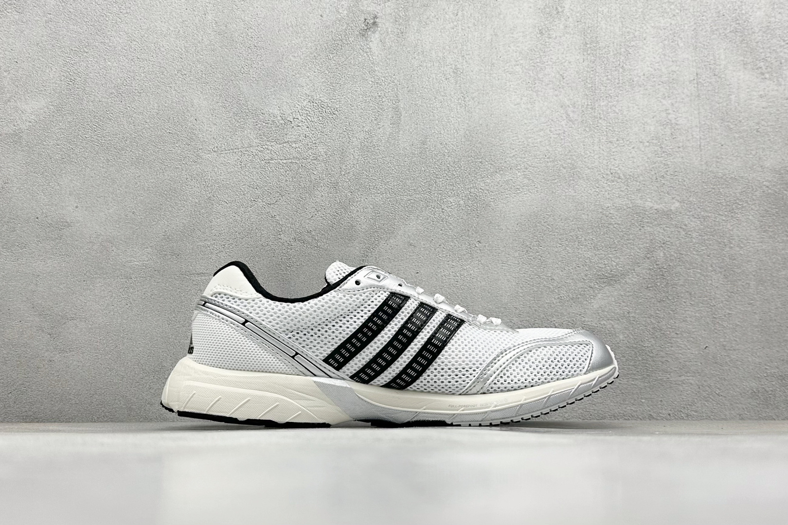 图片[2]-福利特价  AD Originals SL 72 x BAD BUNNY ADIZERO 阿迪休闲防滑耐磨低帮板鞋 经典低帮设计和橡胶外底，采用舒爽尼龙鞋面，绒面革饰面和皮革细节 搭载着 Ecotex 鞋舌，更添质感，EVA 中底设计助你舒适出行 货号：JI2686 尺码：36 36.5 37 38 38.5 39 40 40.5 41 42 42.5 43 44 44.5 45-选品中心