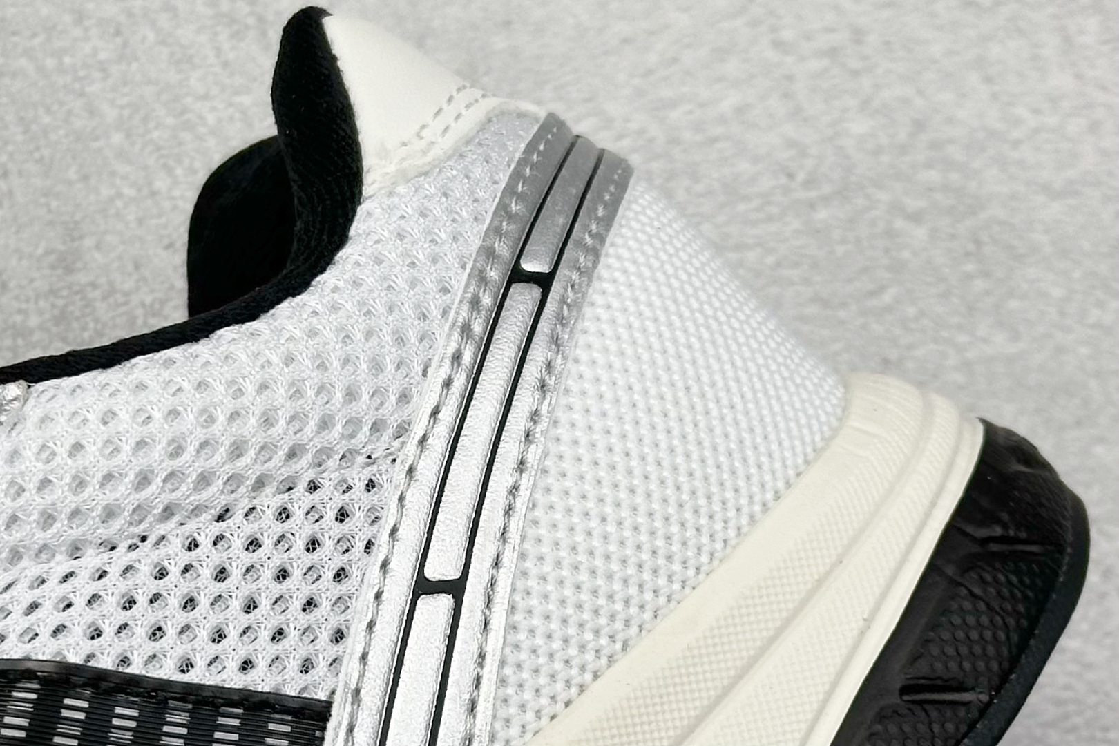 图片[9]-福利特价  AD Originals SL 72 x BAD BUNNY ADIZERO 阿迪休闲防滑耐磨低帮板鞋 经典低帮设计和橡胶外底，采用舒爽尼龙鞋面，绒面革饰面和皮革细节 搭载着 Ecotex 鞋舌，更添质感，EVA 中底设计助你舒适出行 货号：JI2686 尺码：36 36.5 37 38 38.5 39 40 40.5 41 42 42.5 43 44 44.5 45-选品中心