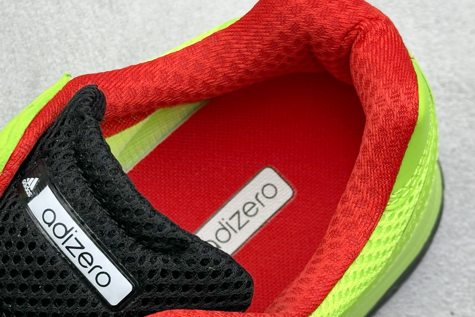 图片[8]-福利特价  AD Originals SL 72 x BAD BUNNY ADIZERO 阿迪休闲防滑耐磨低帮板鞋 经典低帮设计和橡胶外底，采用舒爽尼龙鞋面，绒面革饰面和皮革细节 搭载着 Ecotex 鞋舌，更添质感，EVA 中底设计助你舒适出行 货号：JI2482 尺码：36 36.5 37 38 38.5 39 40 40.5 41 42 42.5 43 44 44.5 45-选品中心