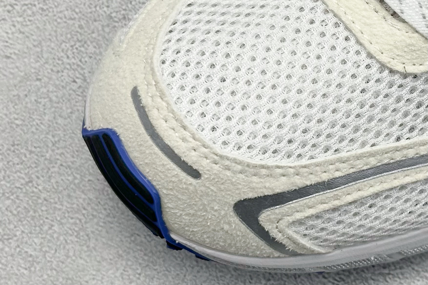 图片[7]-福利特价  AD Originals SL 72 x BAD BUNNY ADIZERO 阿迪休闲防滑耐磨低帮板鞋 经典低帮设计和橡胶外底，采用舒爽尼龙鞋面，绒面革饰面和皮革细节 搭载着 Ecotex 鞋舌，更添质感，EVA 中底设计助你舒适出行 货号：JI2684 尺码：36 36.5 37 38 38.5 39 40 40.5 41 42 42.5 43 44 44.5 45-选品中心