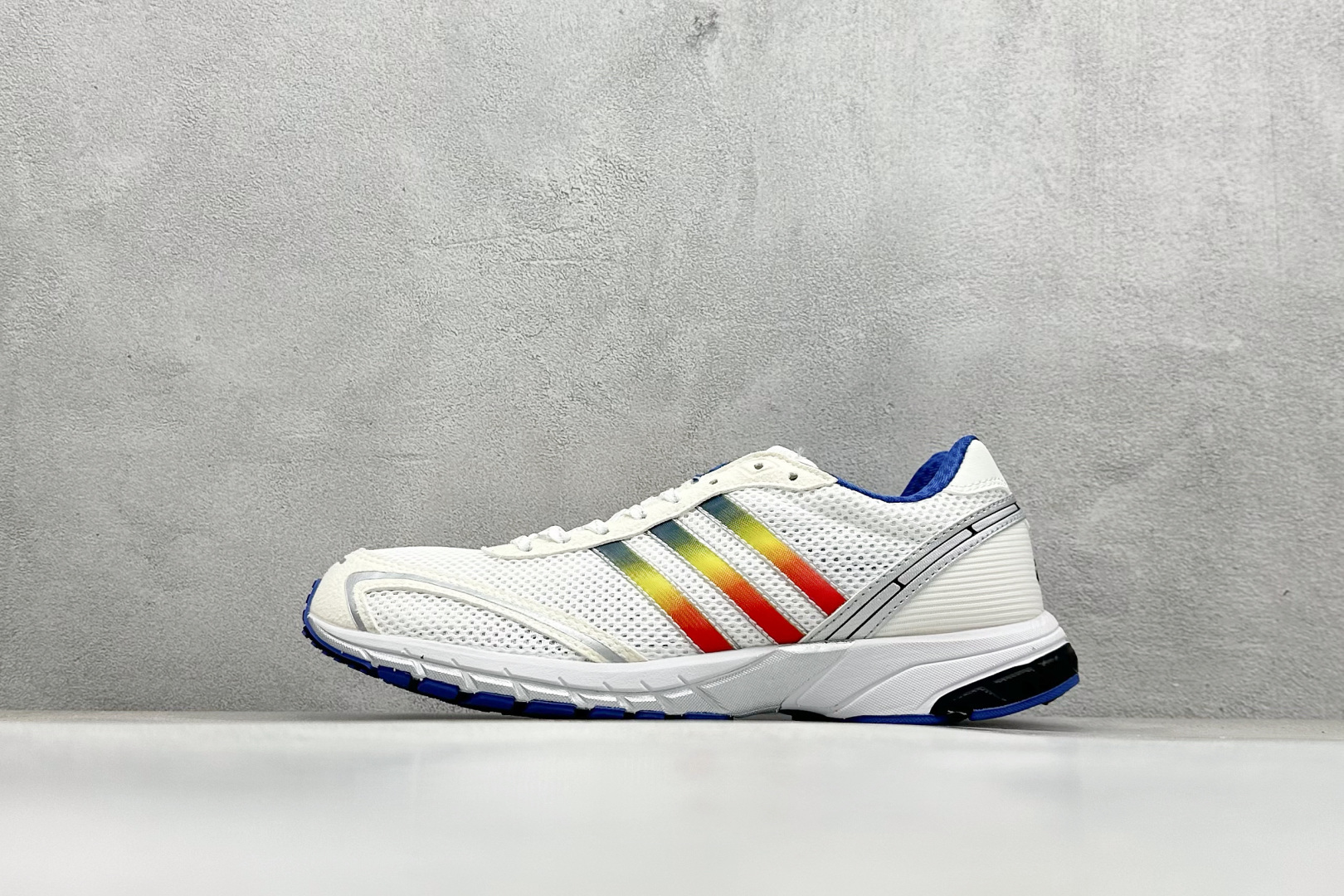 福利特价  AD Originals SL 72 x BAD BUNNY ADIZERO 阿迪休闲防滑耐磨低帮板鞋 经典低帮设计和橡胶外底，采用舒爽尼龙鞋面，绒面革饰面和皮革细节 搭载着 Ecotex 鞋舌，更添质感，EVA 中底设计助你舒适出行 货号：JI2684 尺码：36 36.5 37 38 38.5 39 40 40.5 41 42 42.5 43 44 44.5 45-选品中心