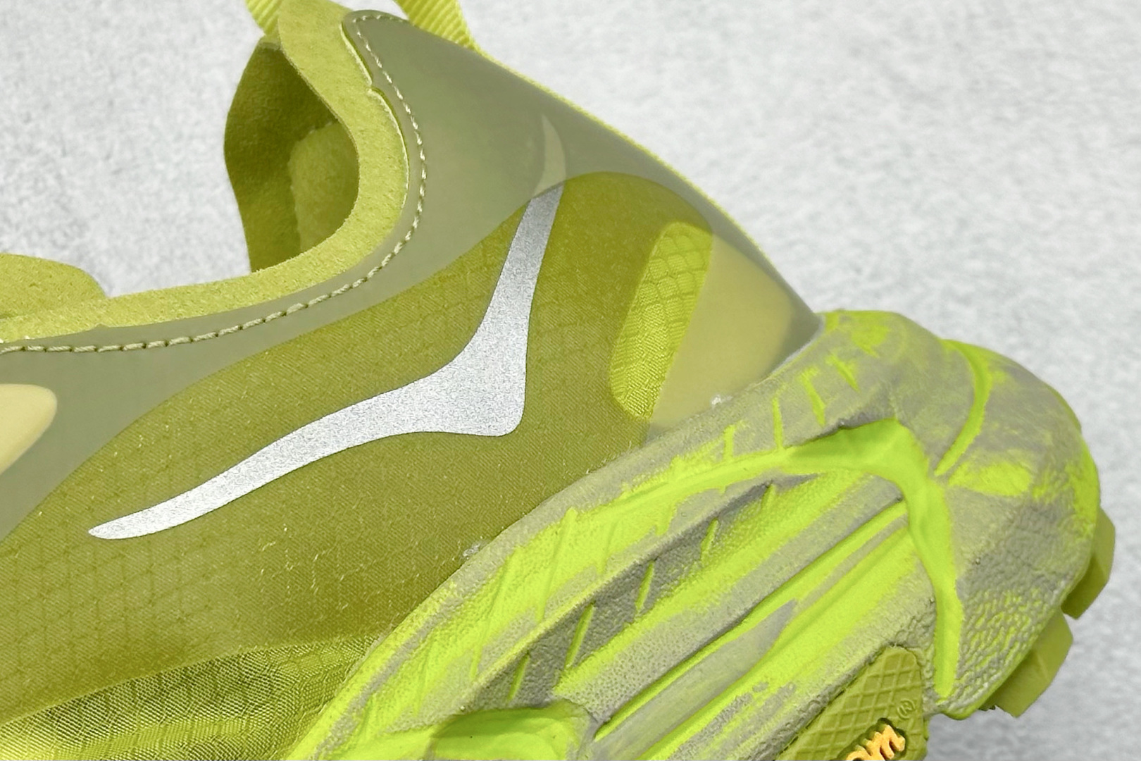 图片[9]-Satisfy xHOKA ONE ONE Mafate Speed 4 低帮专业越野跑步鞋 此球鞋继承了HOKA的经典越野鞋型MAFATE SPEED4的设计 更在此基础上进行了创新和提升 使得它既适合户外越野跑，又充满了时尚潮流的元素。它的半透明鞋面设计 不仅让鞋身看起来更加轻便 而且提供了良好的透气性 而保护性的防撕裂尼龙面料，则确保了在复杂地形中的耐用性。 双层ProFly™中底的 用，是这款鞋的另一个亮点。 VIBRAM MEGAGRIP®及 LITEBASE®大底的搭载，更是让这款鞋在保持高抓地力的 减轻了鞋底的重量 货号： 1157050 SLFR 尺码： 36 36.5 37.5 38 38.5 39 40 40.5 41.5 42 42.5 43 44 44.5 45-选品中心