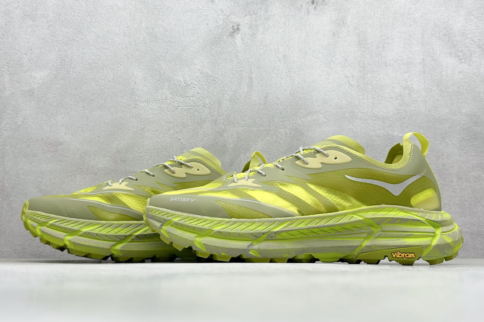 图片[5]-Satisfy xHOKA ONE ONE Mafate Speed 4 低帮专业越野跑步鞋 此球鞋继承了HOKA的经典越野鞋型MAFATE SPEED4的设计 更在此基础上进行了创新和提升 使得它既适合户外越野跑，又充满了时尚潮流的元素。它的半透明鞋面设计 不仅让鞋身看起来更加轻便 而且提供了良好的透气性 而保护性的防撕裂尼龙面料，则确保了在复杂地形中的耐用性。 双层ProFly™中底的 用，是这款鞋的另一个亮点。 VIBRAM MEGAGRIP®及 LITEBASE®大底的搭载，更是让这款鞋在保持高抓地力的 减轻了鞋底的重量 货号： 1157050 SLFR 尺码： 36 36.5 37.5 38 38.5 39 40 40.5 41.5 42 42.5 43 44 44.5 45-选品中心