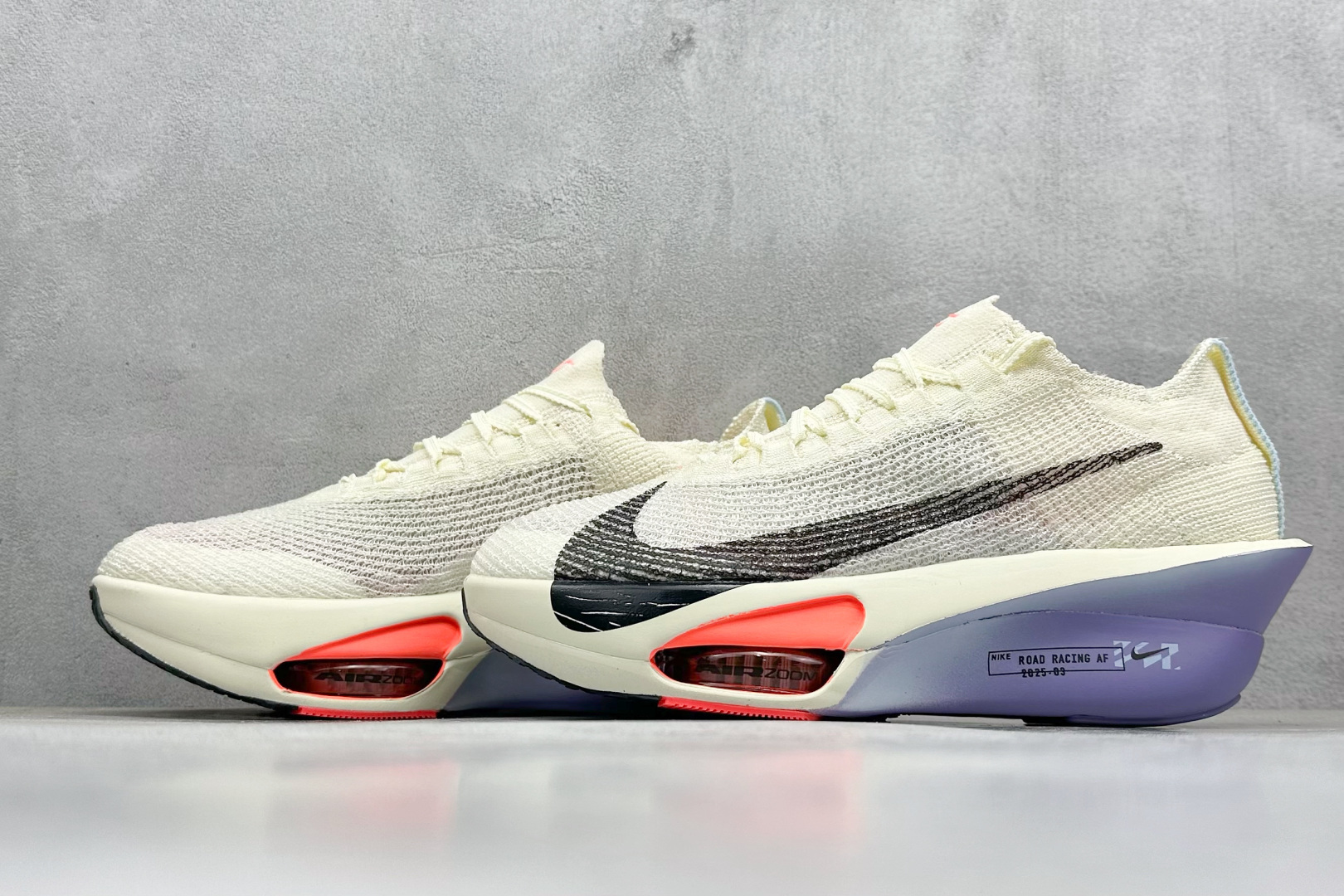 图片[5]-Nike Zoom VaporFly Next 3% \”Prototype\” 超级马拉松跑鞋  #鞋款搭载两个Airzoom缓震配置，中底ZoomX 泡绵从后跟延伸至鞋头，超强回弹性 货号：FD8315-101  尺码：36 36.5 37.5 38 38.5 39 40 40.5 41 42 42.5 43 44 44.5 45-选品中心