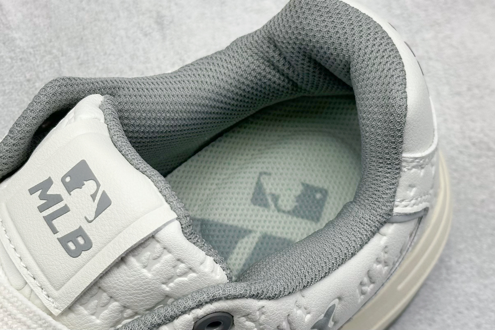 图片[8]-NY平台订单 MLB Chunky Liner 学长鞋系列低帮老爹风轻量增高厚底百搭休闲运动慢跑鞋 春季学院穿搭爆款 Korea韩国限定联名NY美国榄球纽约洋基队 独家一比一RB+MD组合大底 高频后跟小人Logo精准对位立体饱满 正确网布加超迁鞋面 转印中底走线紧密 转印Logo工艺表层防刮不掉色 尺码：35-45-选品中心