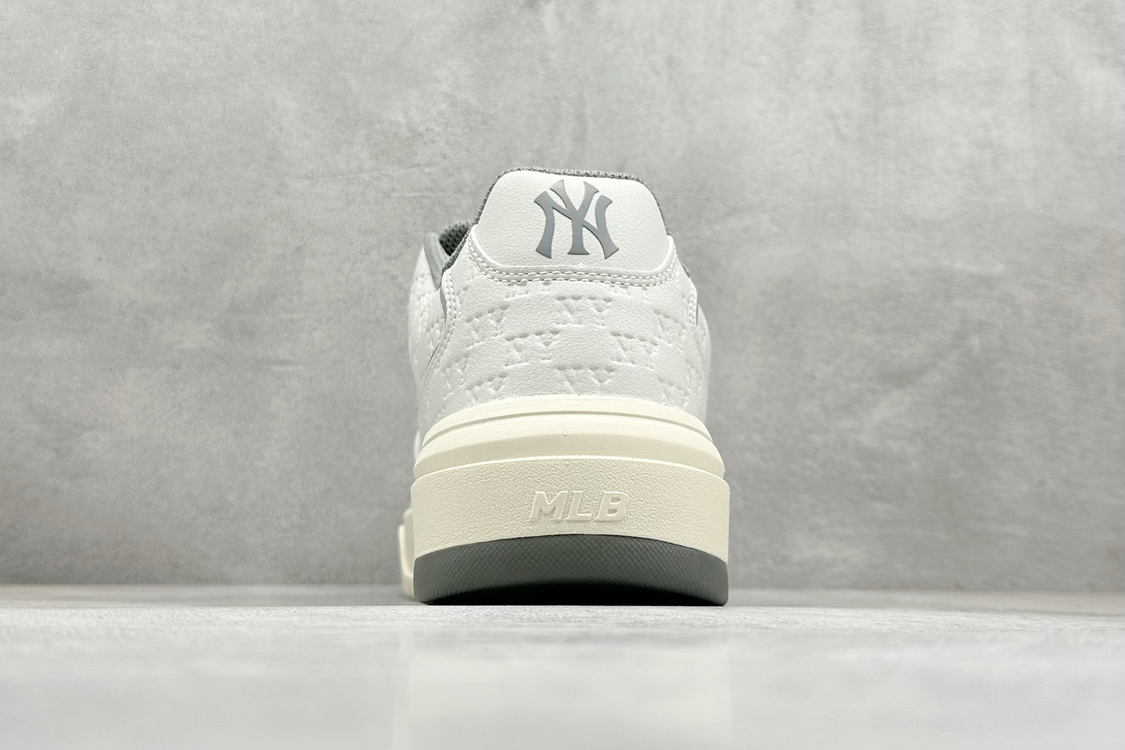 图片[6]-NY平台订单 MLB Chunky Liner 学长鞋系列低帮老爹风轻量增高厚底百搭休闲运动慢跑鞋 春季学院穿搭爆款 Korea韩国限定联名NY美国榄球纽约洋基队 独家一比一RB+MD组合大底 高频后跟小人Logo精准对位立体饱满 正确网布加超迁鞋面 转印中底走线紧密 转印Logo工艺表层防刮不掉色 尺码：35-45-选品中心