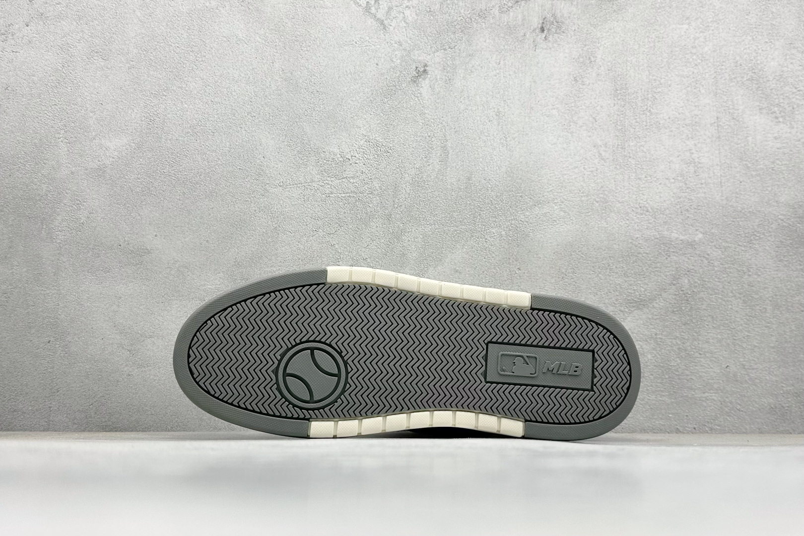 图片[4]-NY平台订单 MLB Chunky Liner 学长鞋系列低帮老爹风轻量增高厚底百搭休闲运动慢跑鞋 春季学院穿搭爆款 Korea韩国限定联名NY美国榄球纽约洋基队 独家一比一RB+MD组合大底 高频后跟小人Logo精准对位立体饱满 正确网布加超迁鞋面 转印中底走线紧密 转印Logo工艺表层防刮不掉色 尺码：35-45-选品中心