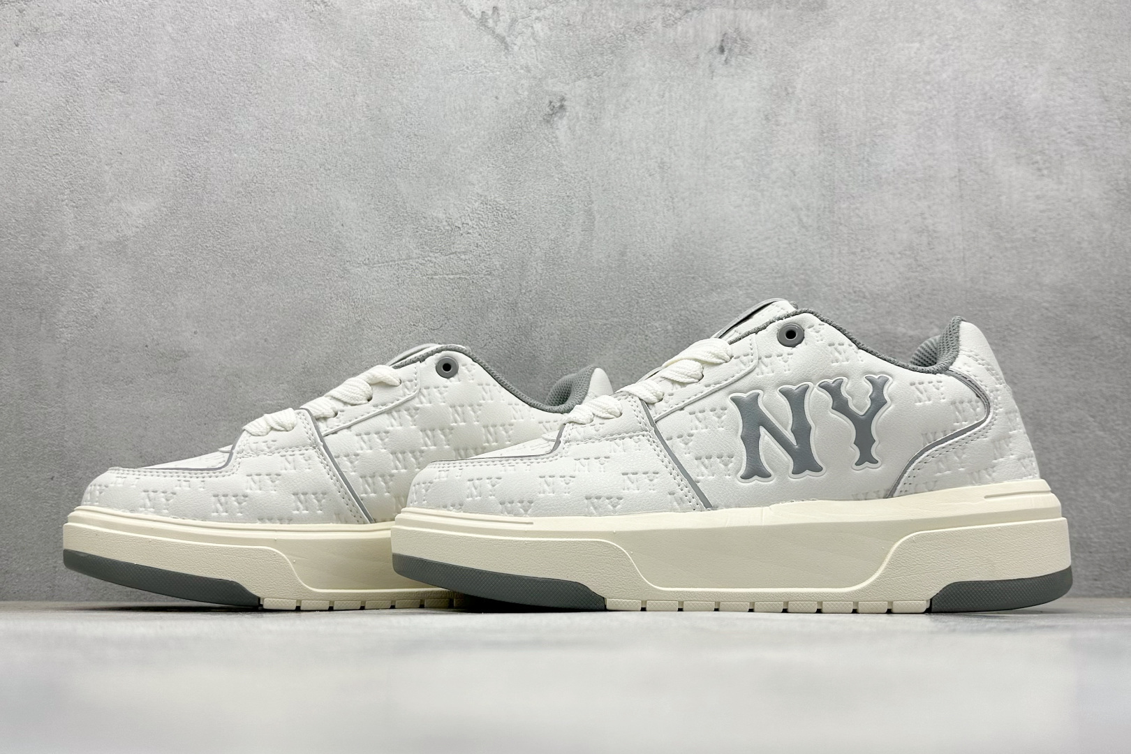 图片[5]-NY平台订单 MLB Chunky Liner 学长鞋系列低帮老爹风轻量增高厚底百搭休闲运动慢跑鞋 春季学院穿搭爆款 Korea韩国限定联名NY美国榄球纽约洋基队 独家一比一RB+MD组合大底 高频后跟小人Logo精准对位立体饱满 正确网布加超迁鞋面 转印中底走线紧密 转印Logo工艺表层防刮不掉色 尺码：35-45-选品中心