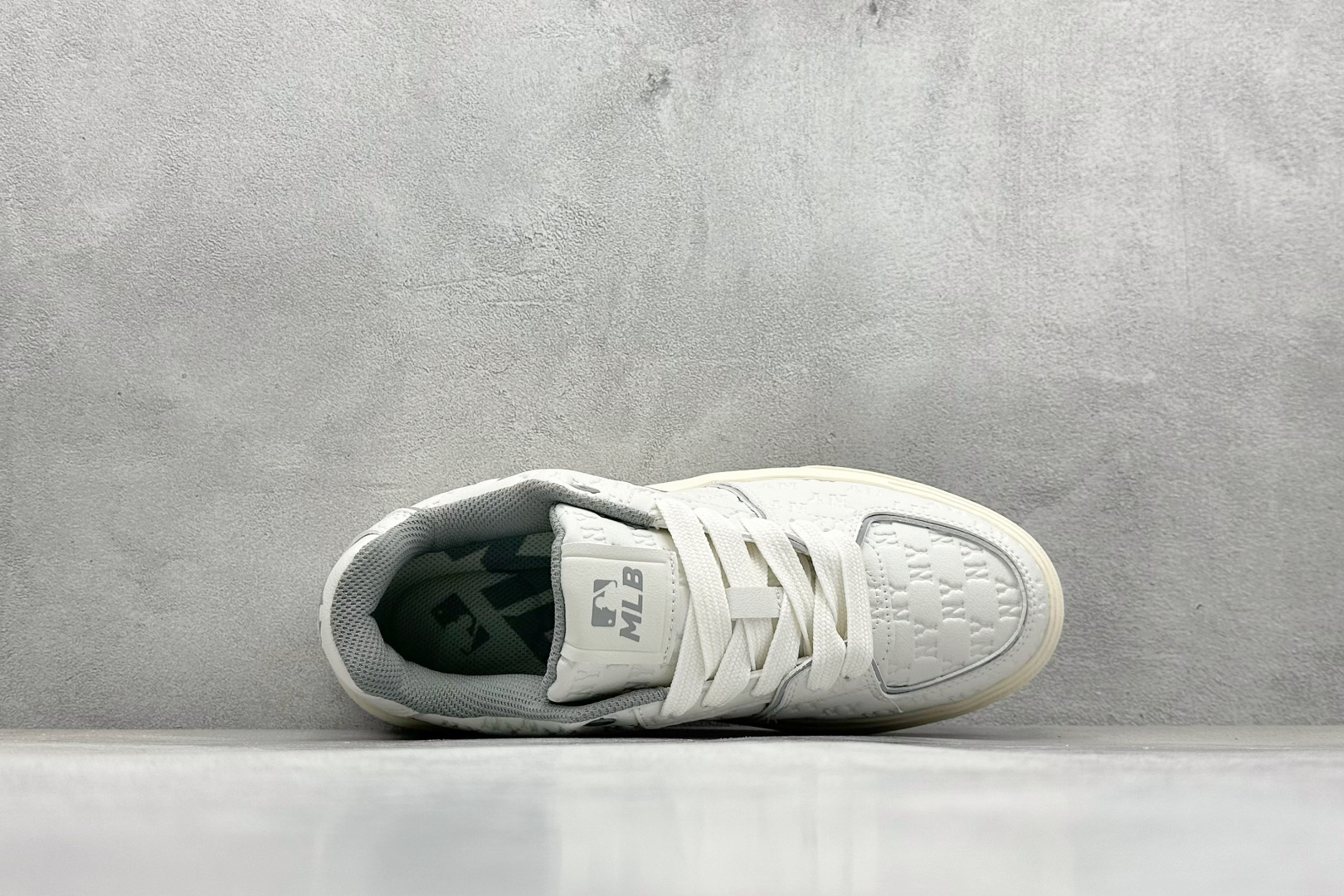 图片[3]-NY平台订单 MLB Chunky Liner 学长鞋系列低帮老爹风轻量增高厚底百搭休闲运动慢跑鞋 春季学院穿搭爆款 Korea韩国限定联名NY美国榄球纽约洋基队 独家一比一RB+MD组合大底 高频后跟小人Logo精准对位立体饱满 正确网布加超迁鞋面 转印中底走线紧密 转印Logo工艺表层防刮不掉色 尺码：35-45-选品中心
