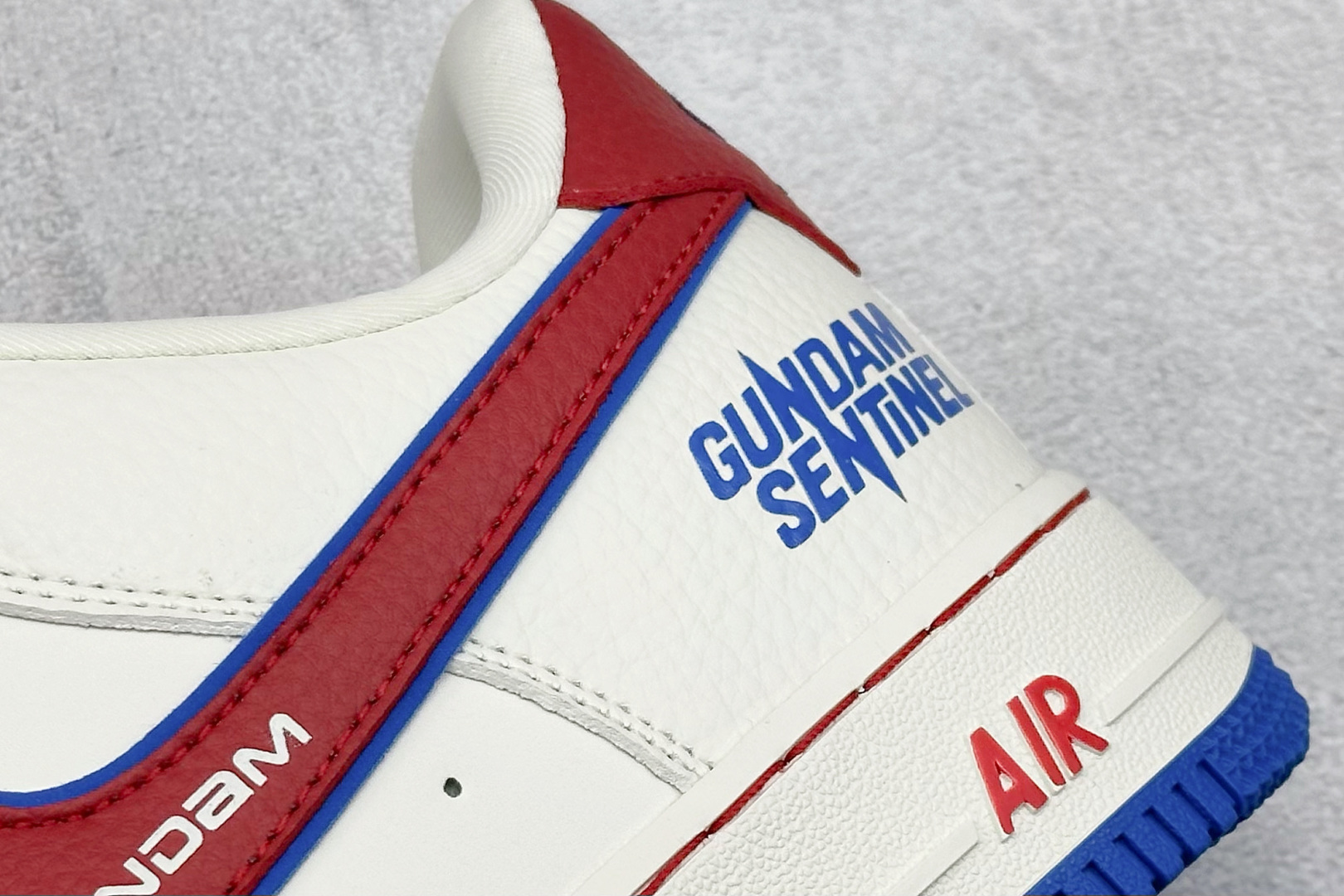 SC版Nike Air Force 1'07 Low 万代联名 白红蓝 空军一号低帮休闲板鞋 SC0601-565