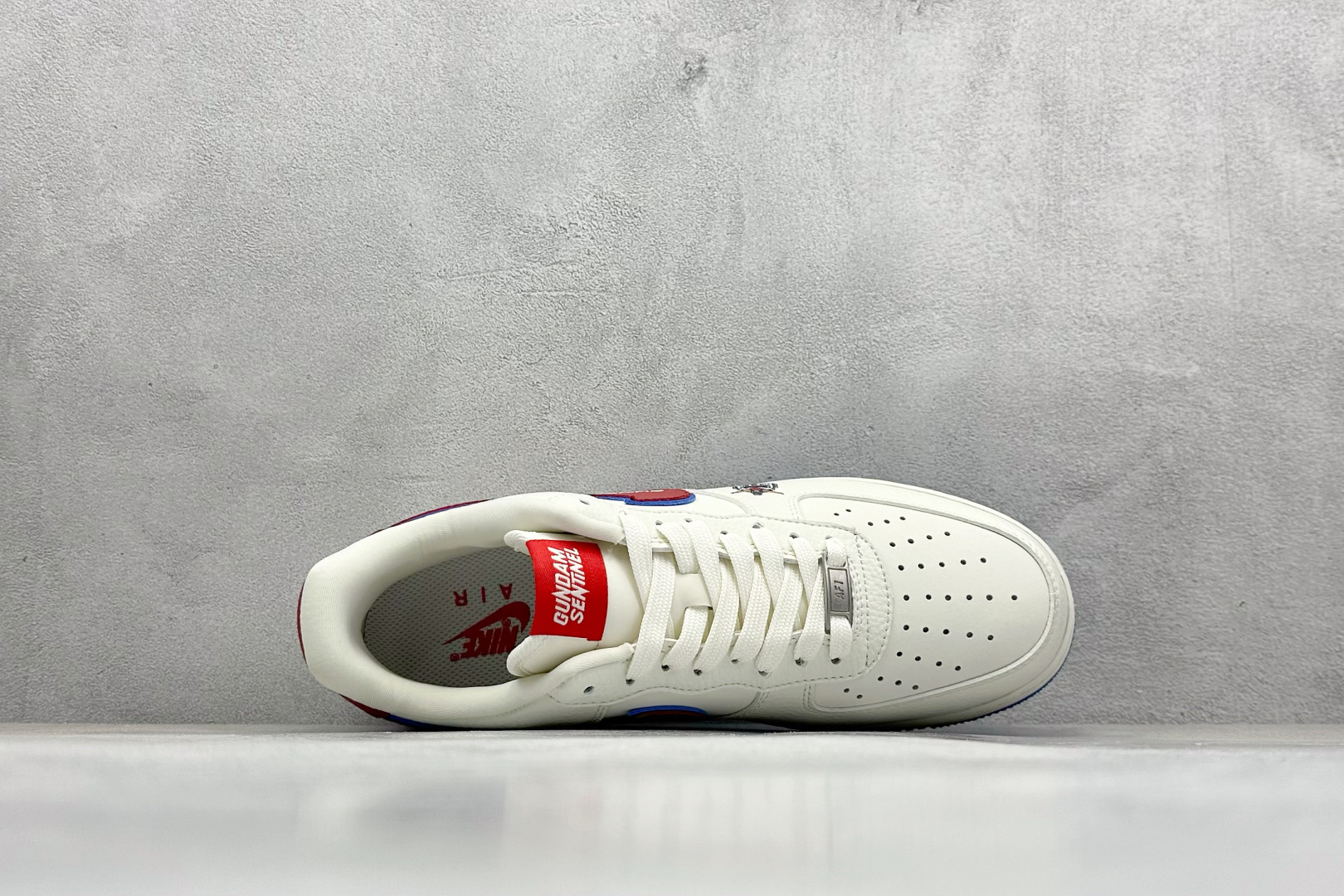 SC版Nike Air Force 1'07 Low 万代联名 白红蓝 空军一号低帮休闲板鞋 SC0601-565