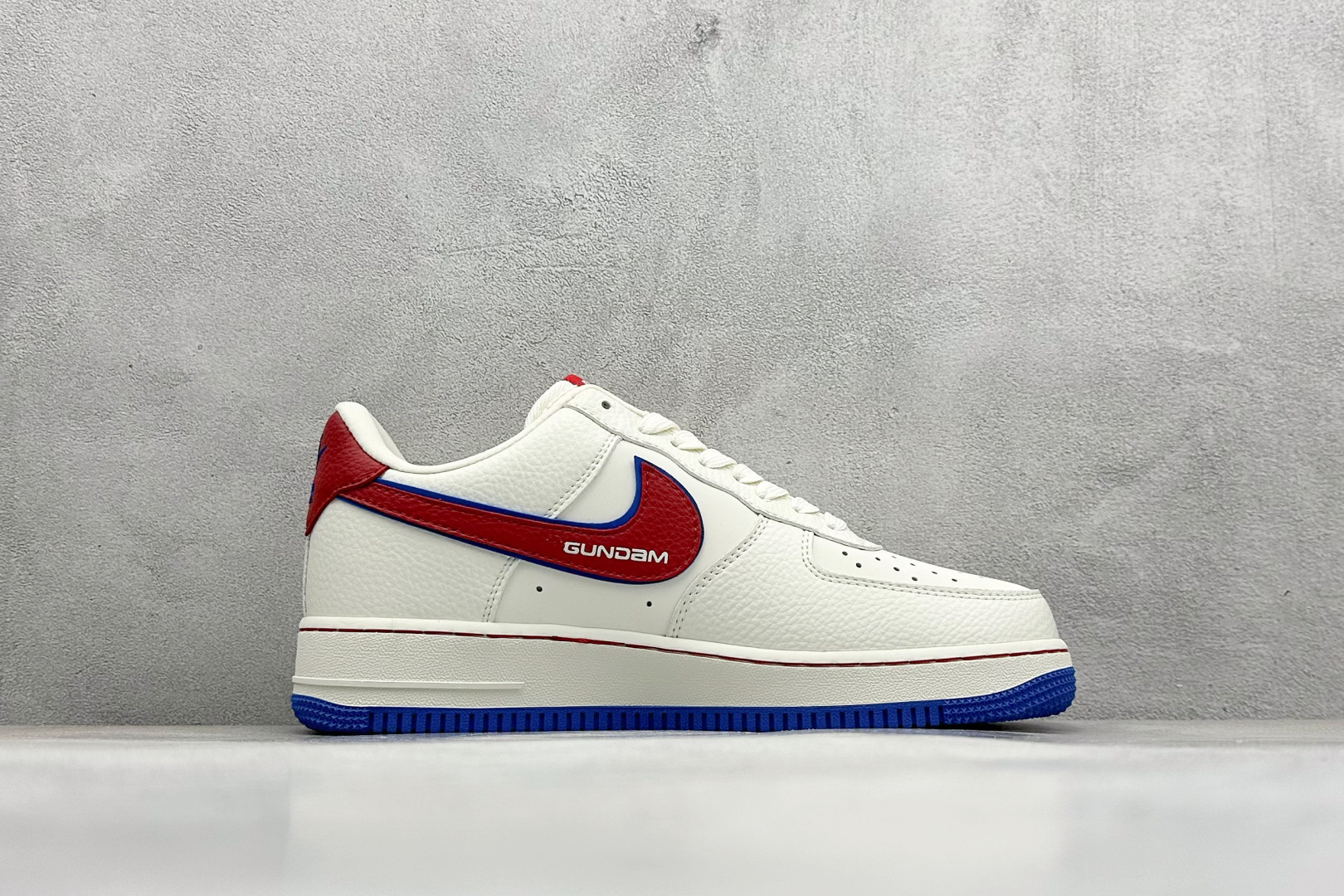 SC版Nike Air Force 1'07 Low 万代联名 白红蓝 空军一号低帮休闲板鞋 SC0601-565