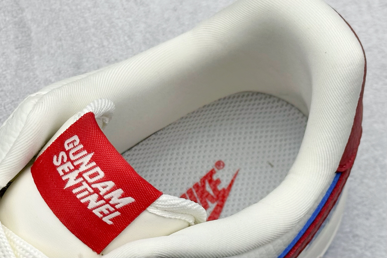SC版Nike Air Force 1'07 Low 万代联名 白红蓝 空军一号低帮休闲板鞋 SC0601-565
