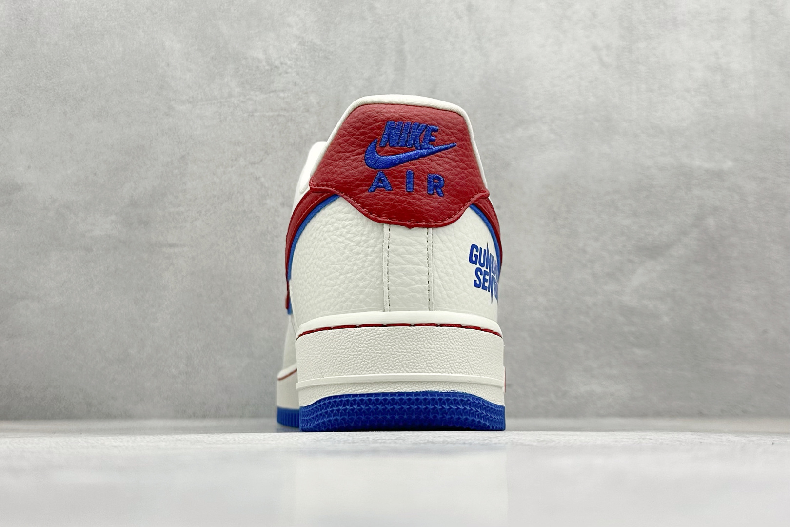 SC版Nike Air Force 1'07 Low 万代联名 白红蓝 空军一号低帮休闲板鞋 SC0601-565