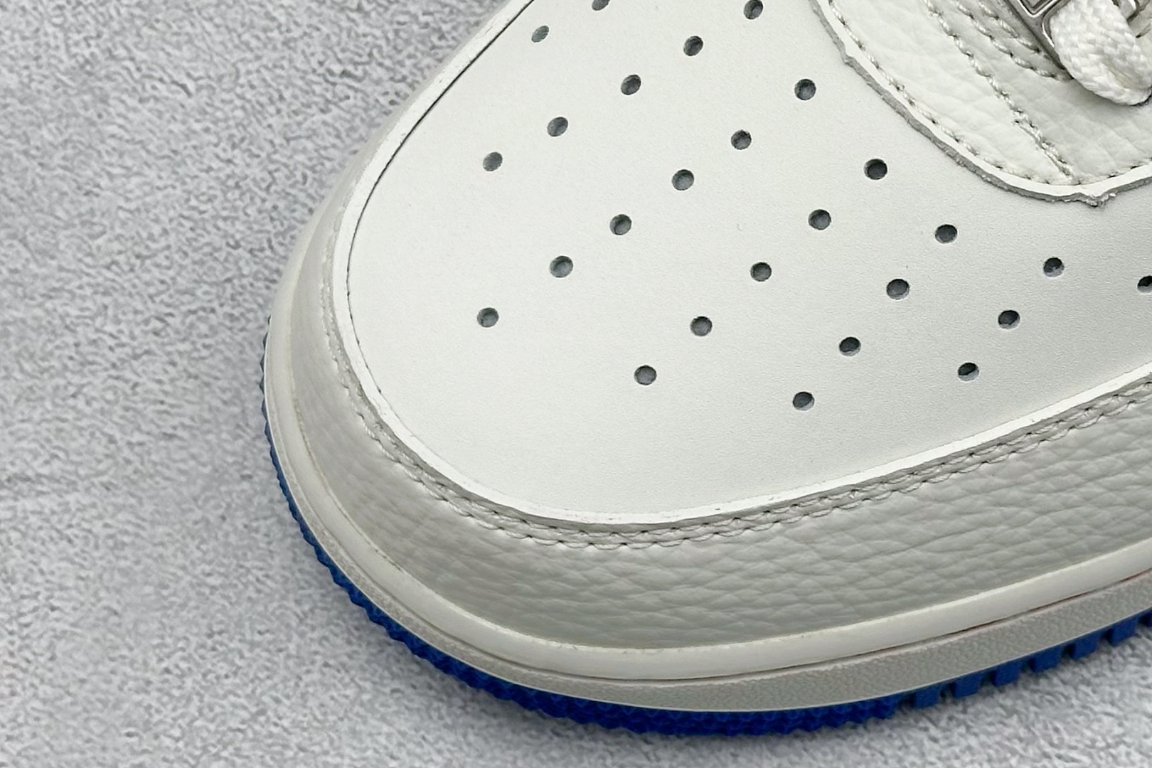 SC版Nike Air Force 1'07 Low 万代联名 白红蓝 空军一号低帮休闲板鞋 SC0601-565