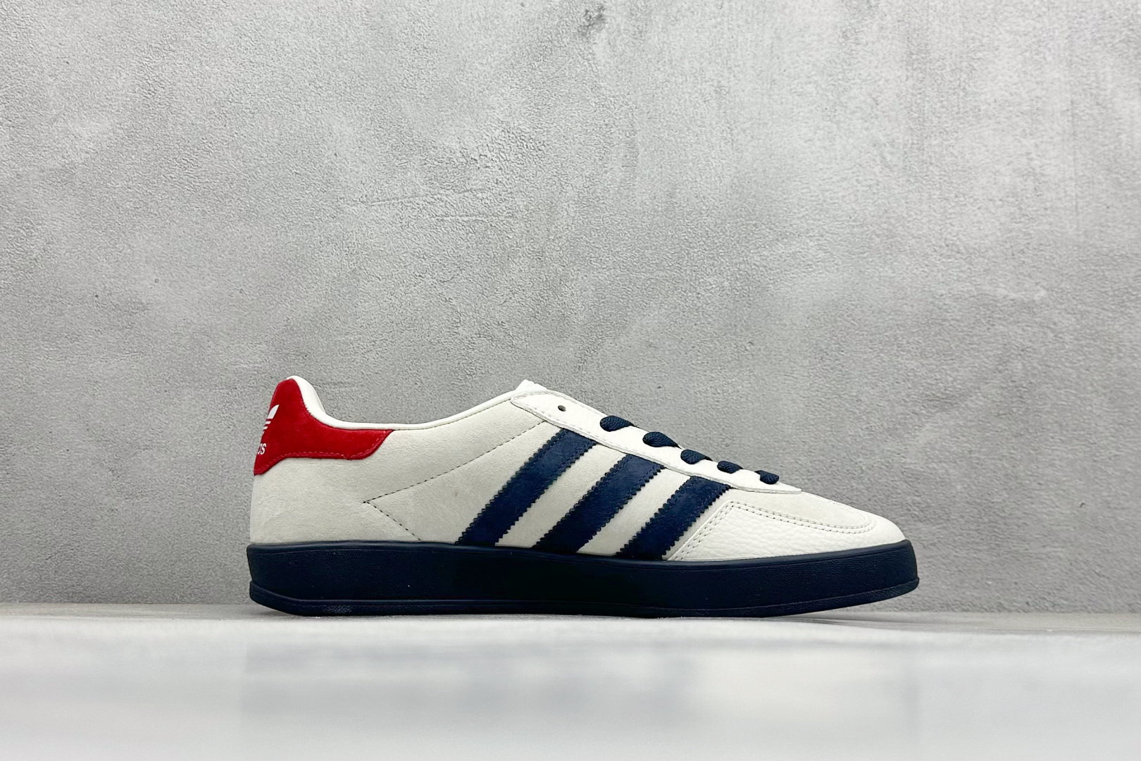 SC版AD SAMBA OG x Louis Vuitton 白蓝 休闲板鞋  SC9207-725