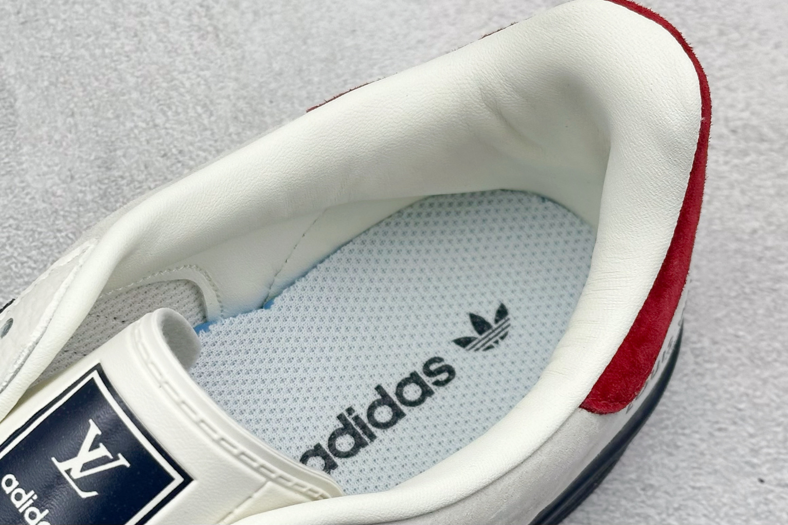 SC版AD SAMBA OG x Louis Vuitton 白蓝 休闲板鞋  SC9207-725