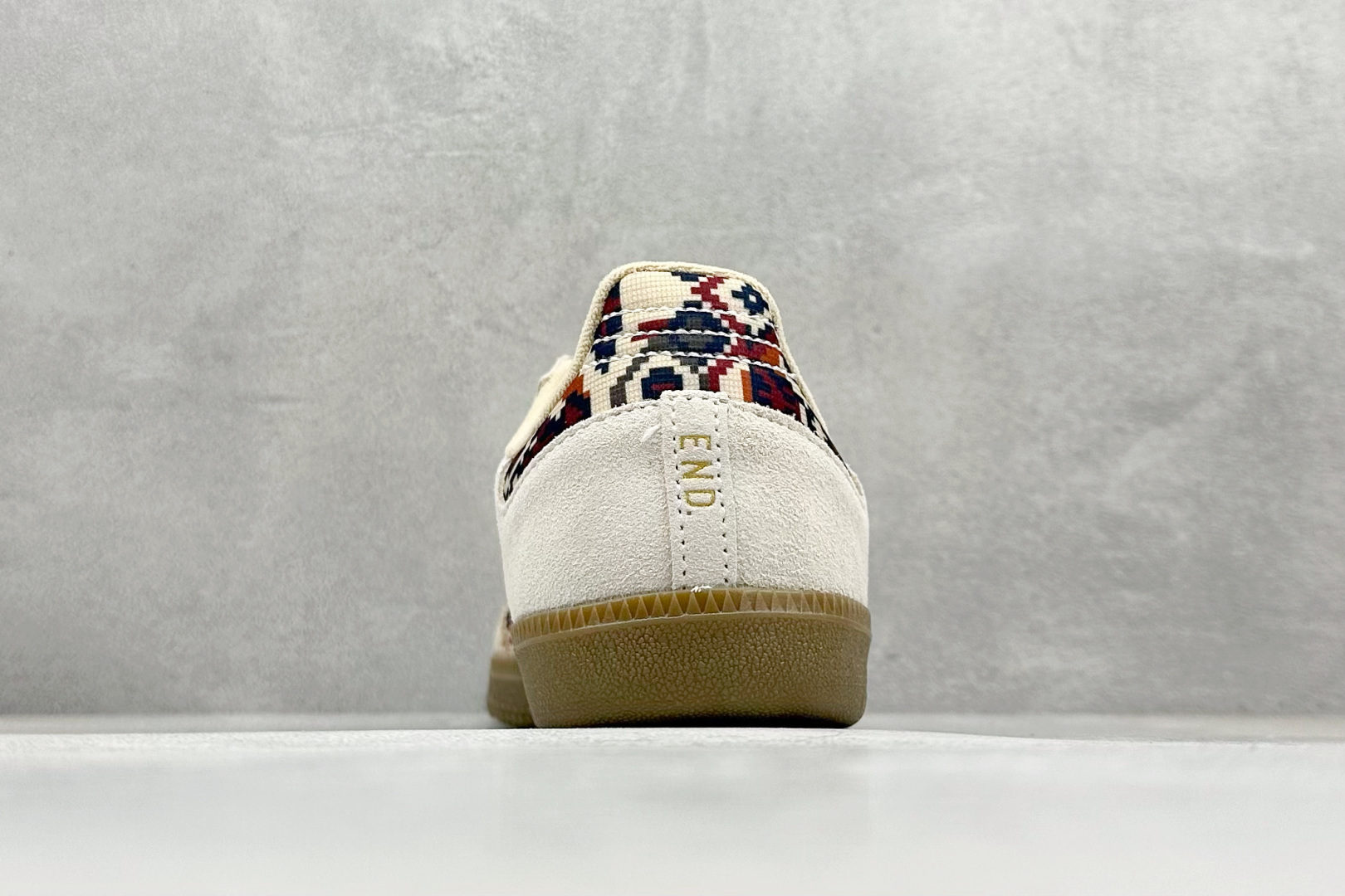 图片[6]-YH长青福利  AD Original Samba OG 复古经典轻便板鞋 带有装饰的超锁缝制和无缝的手感 柔软、柔软的皮革造型和标志性的3条纹完成了精致的外观 正规合身鞋带 鞋面上有绒面鞋垫 橡胶鞋底 享受正畸套筒软感 自50年代首次亮相以来就一直在赢得粉丝的青睐！ 货号：IE0167-选品中心