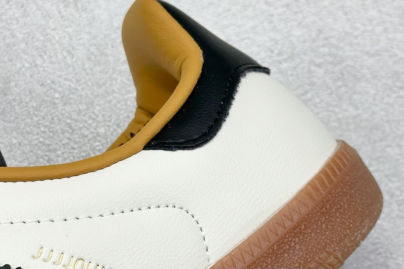 图片[9]-YH长青福利  AD Original Samba OG 复古经典轻便板鞋 带有装饰的超锁缝制和无缝的手感 柔软、柔软的皮革造型和标志性的3条纹完成了精致的外观 正规合身鞋带 鞋面上有绒面鞋垫 橡胶鞋底 享受正畸套筒软感 自50年代首次亮相以来就一直在赢得粉丝的青睐！ 货号：ID8708-选品中心