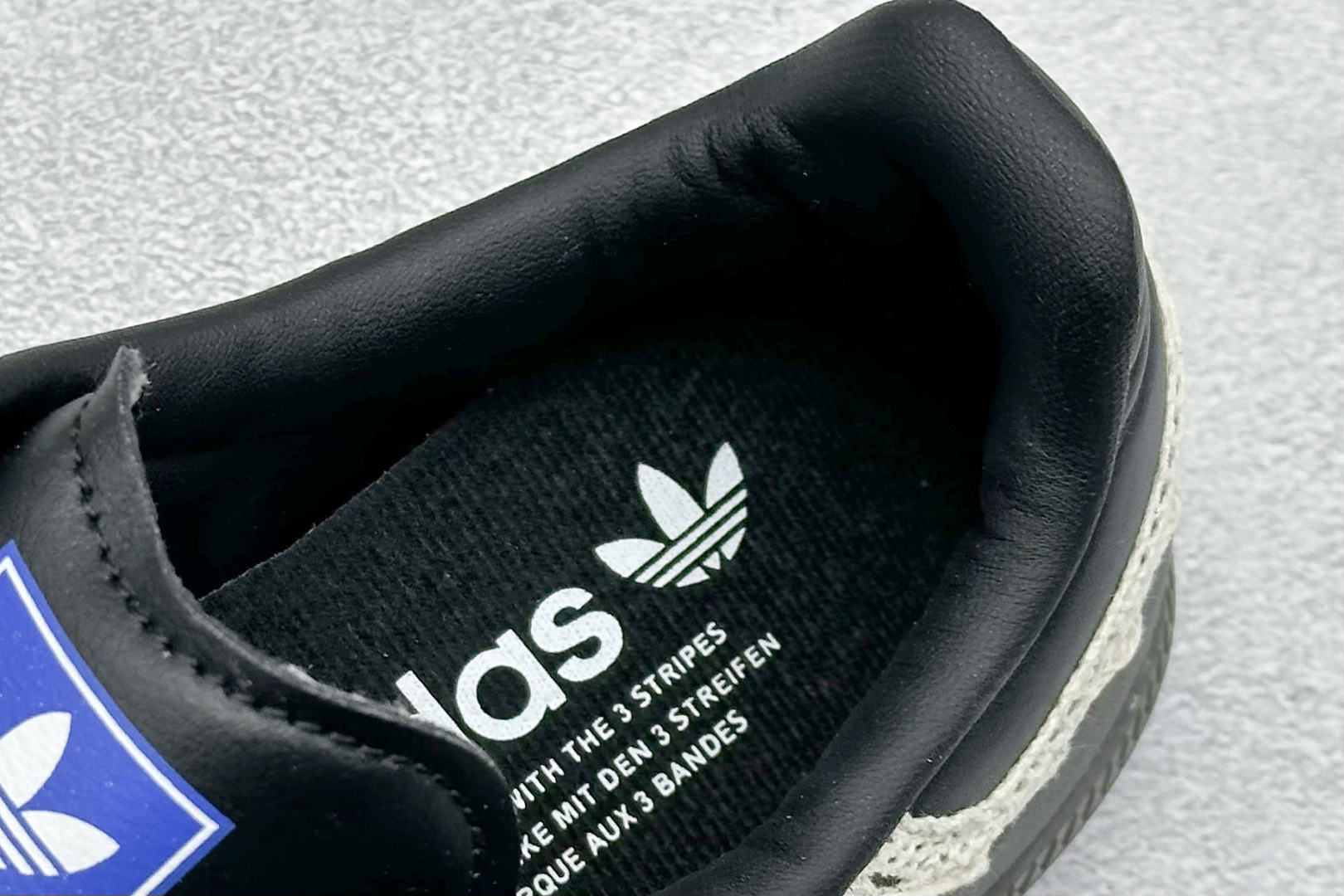 图片[8]-YH长青福利  AD Original Samba OG 复古经典轻便板鞋 带有装饰的超锁缝制和无缝的手感 柔软、柔软的皮革造型和标志性的3条纹完成了精致的外观 正规合身鞋带 鞋面上有绒面鞋垫 橡胶鞋底 享受正畸套筒软感 自50年代首次亮相以来就一直在赢得粉丝的青睐！ 货号：B75807-选品中心