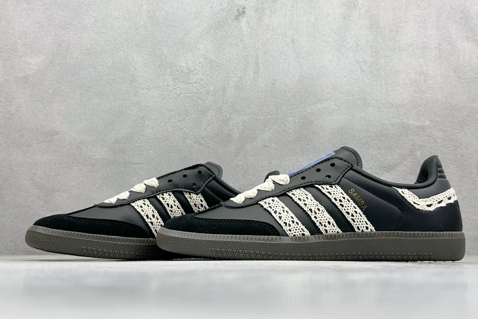 图片[5]-YH长青福利  AD Original Samba OG 复古经典轻便板鞋 带有装饰的超锁缝制和无缝的手感 柔软、柔软的皮革造型和标志性的3条纹完成了精致的外观 正规合身鞋带 鞋面上有绒面鞋垫 橡胶鞋底 享受正畸套筒软感 自50年代首次亮相以来就一直在赢得粉丝的青睐！ 货号：B75807-选品中心