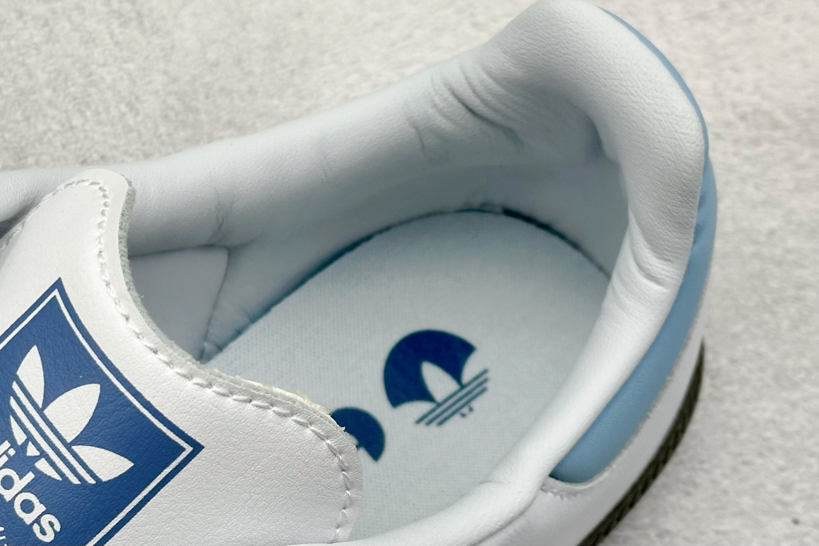 图片[8]-YH长青福利  AD Original Samba OG 复古经典轻便板鞋 带有装饰的超锁缝制和无缝的手感 柔软、柔软的皮革造型和标志性的3条纹完成了精致的外观 正规合身鞋带 鞋面上有绒面鞋垫 橡胶鞋底 享受正畸套筒软感 自50年代首次亮相以来就一直在赢得粉丝的青睐！ 货号：ID2055-选品中心