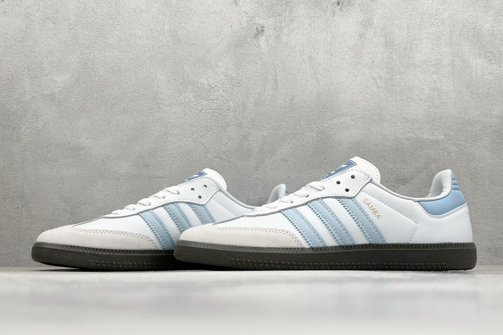 图片[5]-YH长青福利  AD Original Samba OG 复古经典轻便板鞋 带有装饰的超锁缝制和无缝的手感 柔软、柔软的皮革造型和标志性的3条纹完成了精致的外观 正规合身鞋带 鞋面上有绒面鞋垫 橡胶鞋底 享受正畸套筒软感 自50年代首次亮相以来就一直在赢得粉丝的青睐！ 货号：ID2055-选品中心